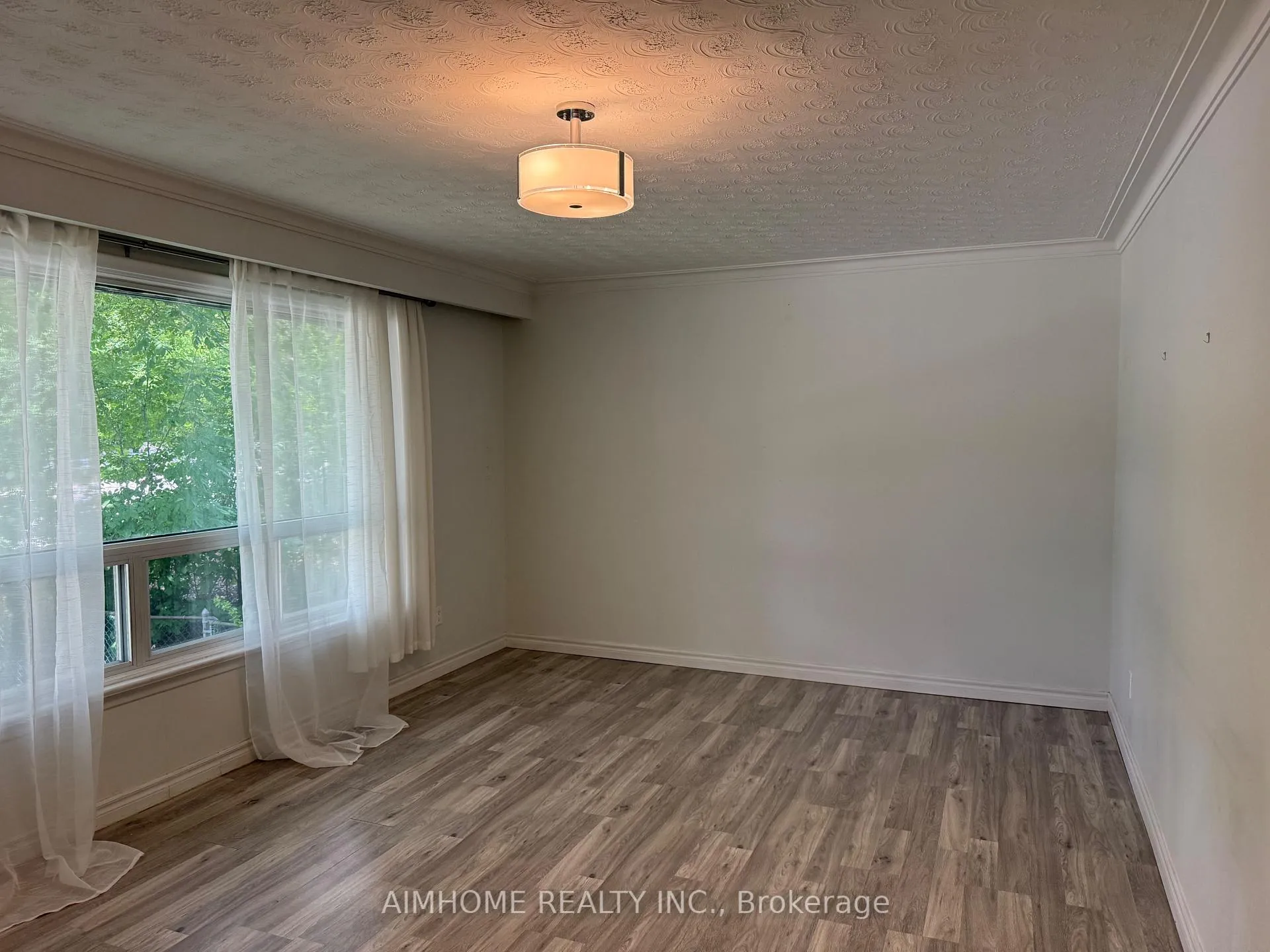 Photo 5 of 2076 Constance Drive, Oakville, Ford — HOMEH