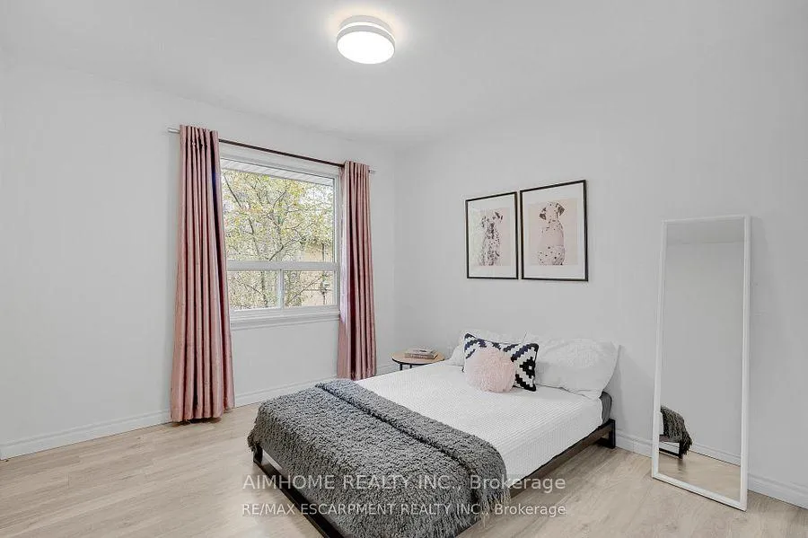 Photo 23 of 2076 Constance Drive, Oakville, Ford — HOMEH