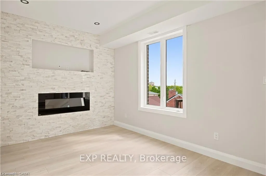 Photo 18 of 129 St George Street, Kitchener, Cedar Hill — HOMEH