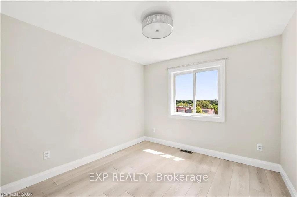 Photo 38 of 129 St George Street, Kitchener, Cedar Hill — HOMEH