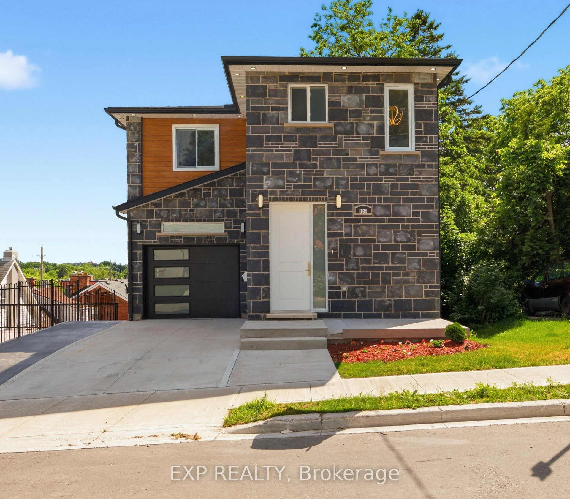 Photo 3 of 129 St George Street, Kitchener, Cedar Hill — HOMEH