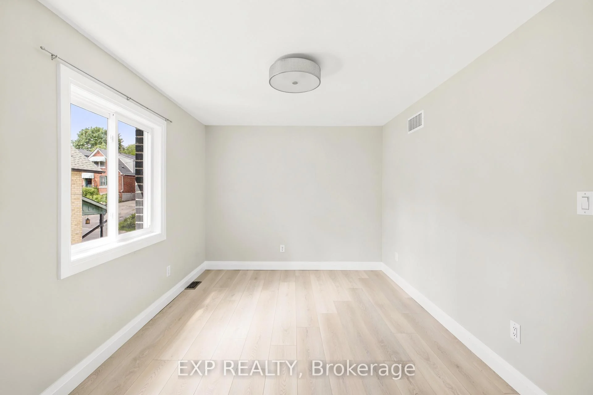 Photo 17 of 129 St George Street, Kitchener, Cedar Hill — HOMEH