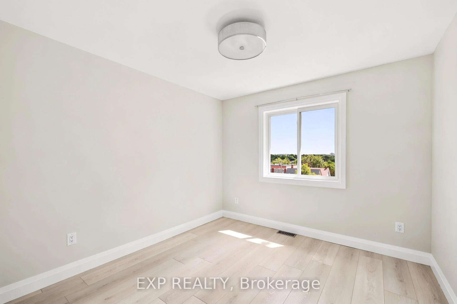 Photo 25 of 129 St George Street, Kitchener, Cedar Hill — HOMEH