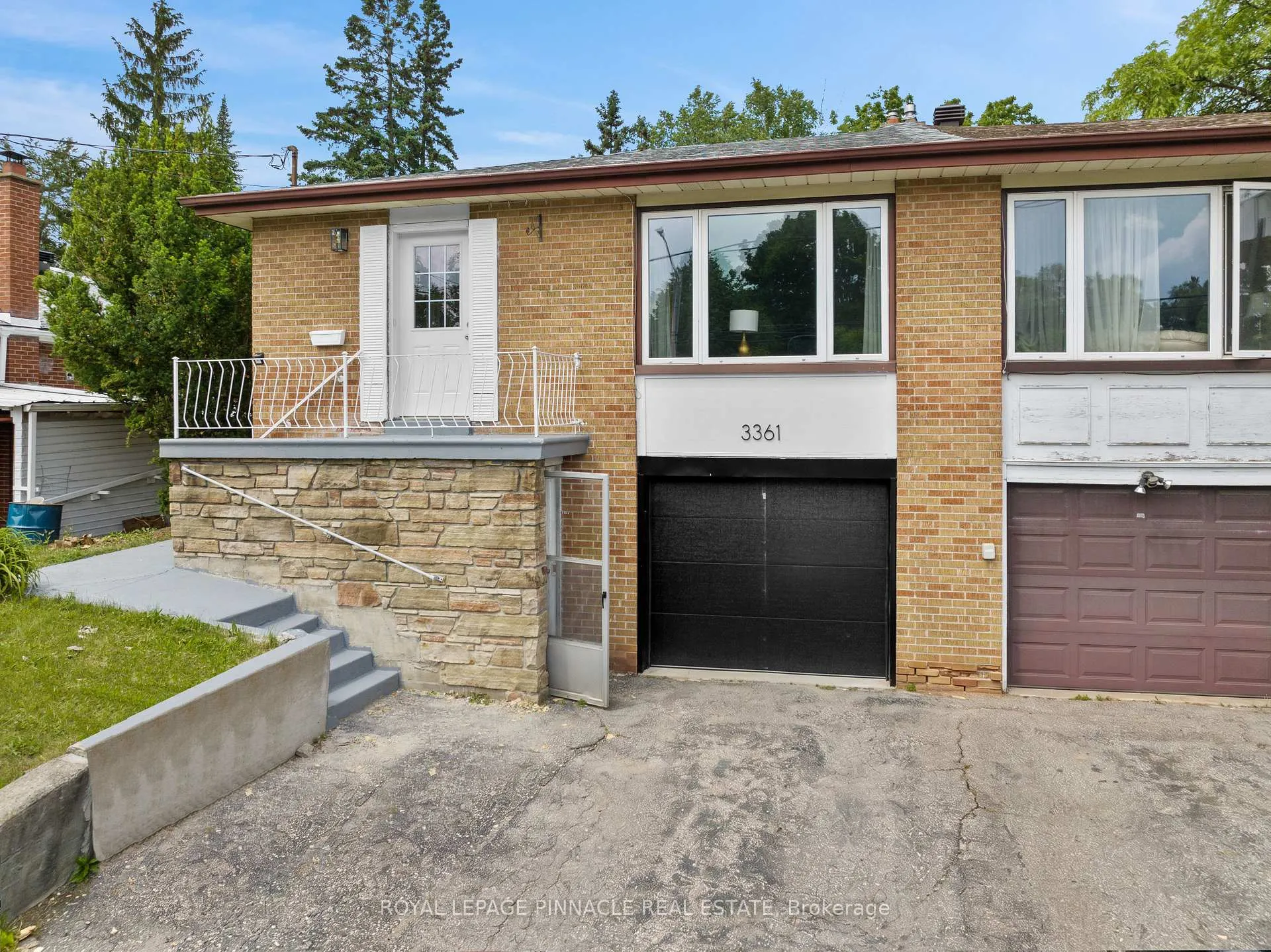 Front of 3361 The Credit Woodlands