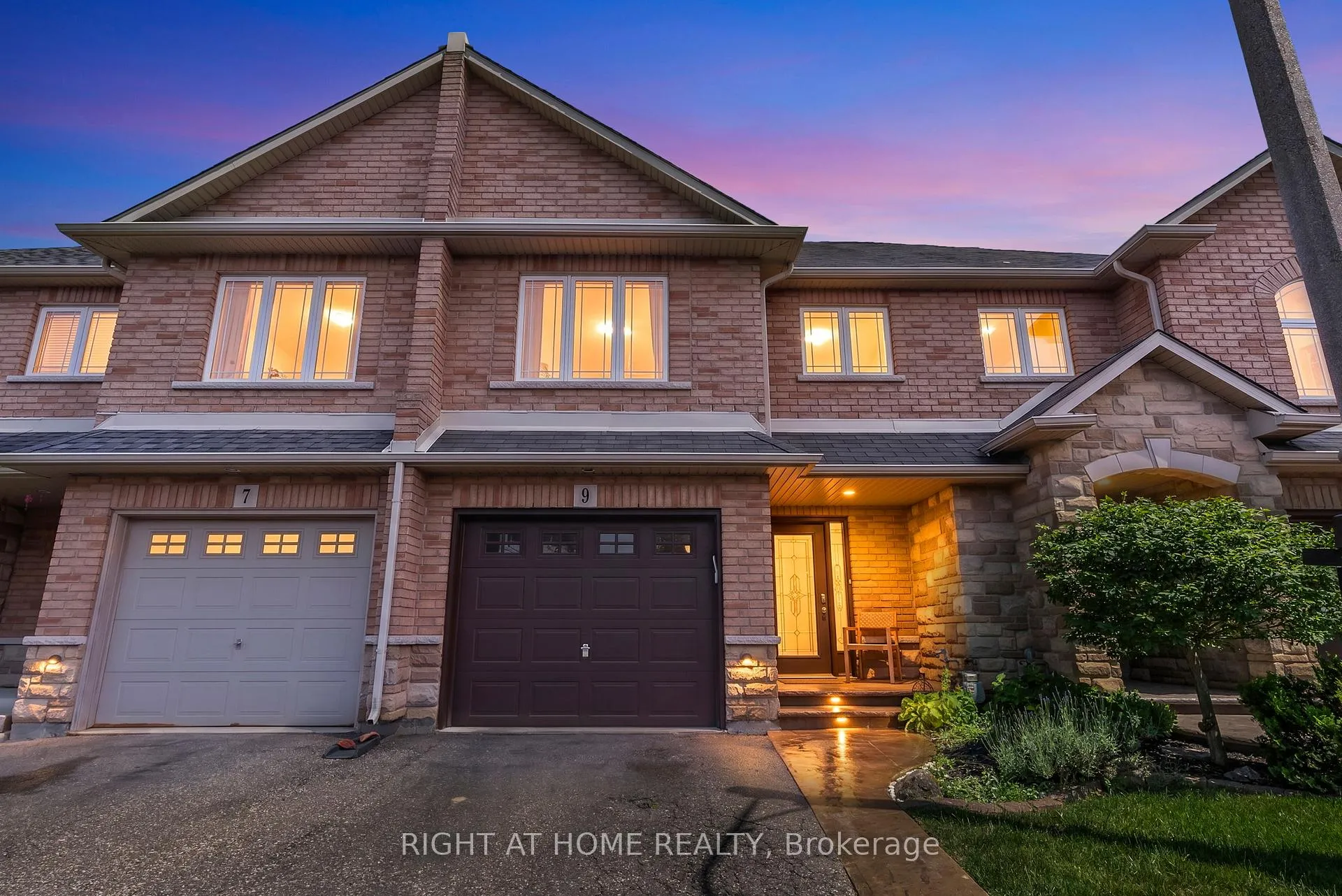 Photo 1 of 9 Periwinkle Drive, Hamilton, Stoney Creek — HOMEH
