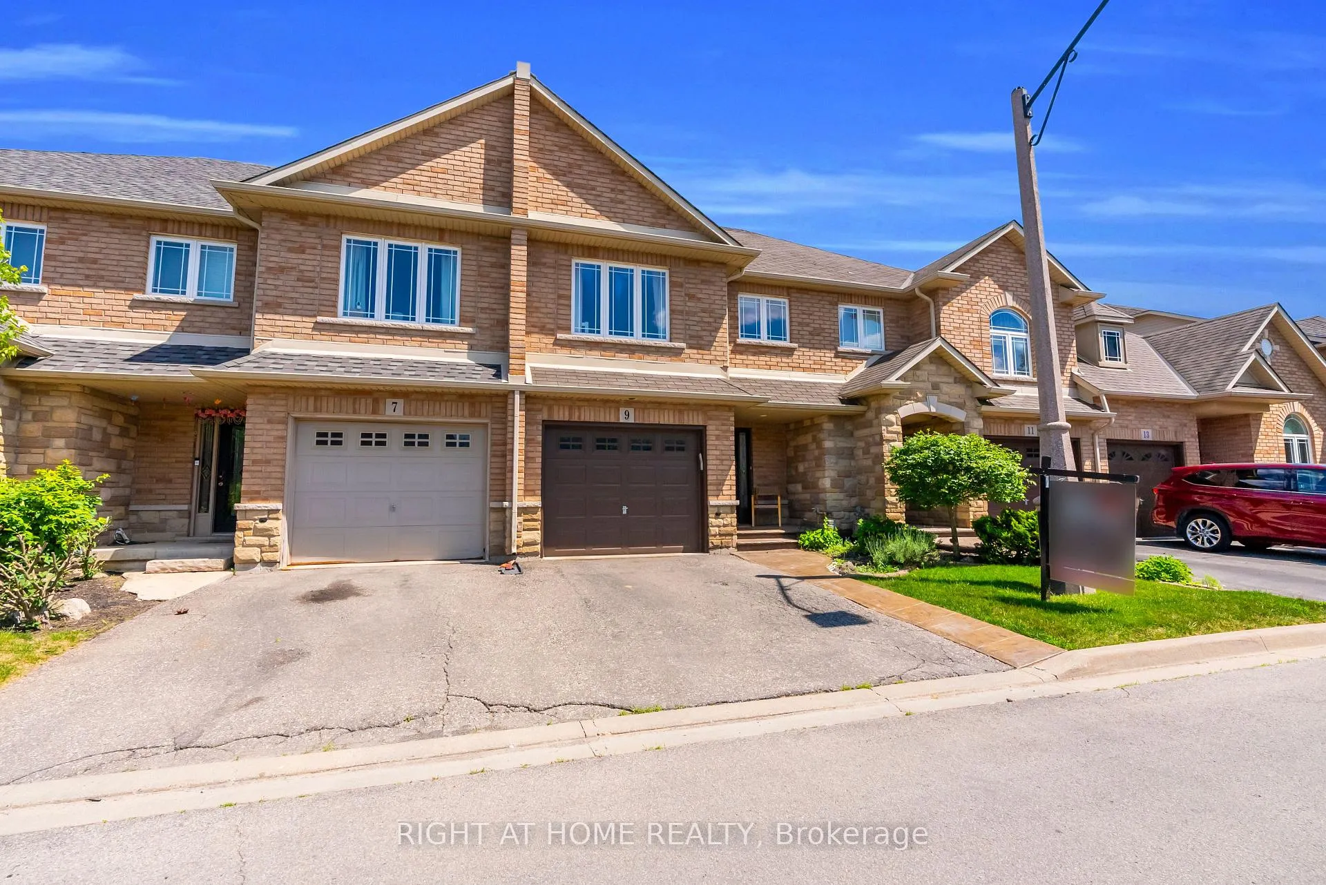 Photo 4 of 9 Periwinkle Drive, Hamilton, Stoney Creek — HOMEH