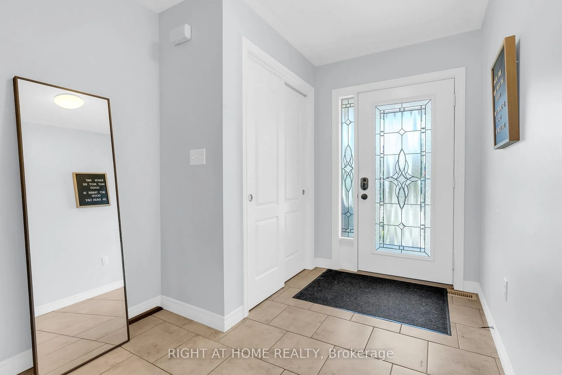 Photo 7 of 9 Periwinkle Drive, Hamilton, Stoney Creek — HOMEH