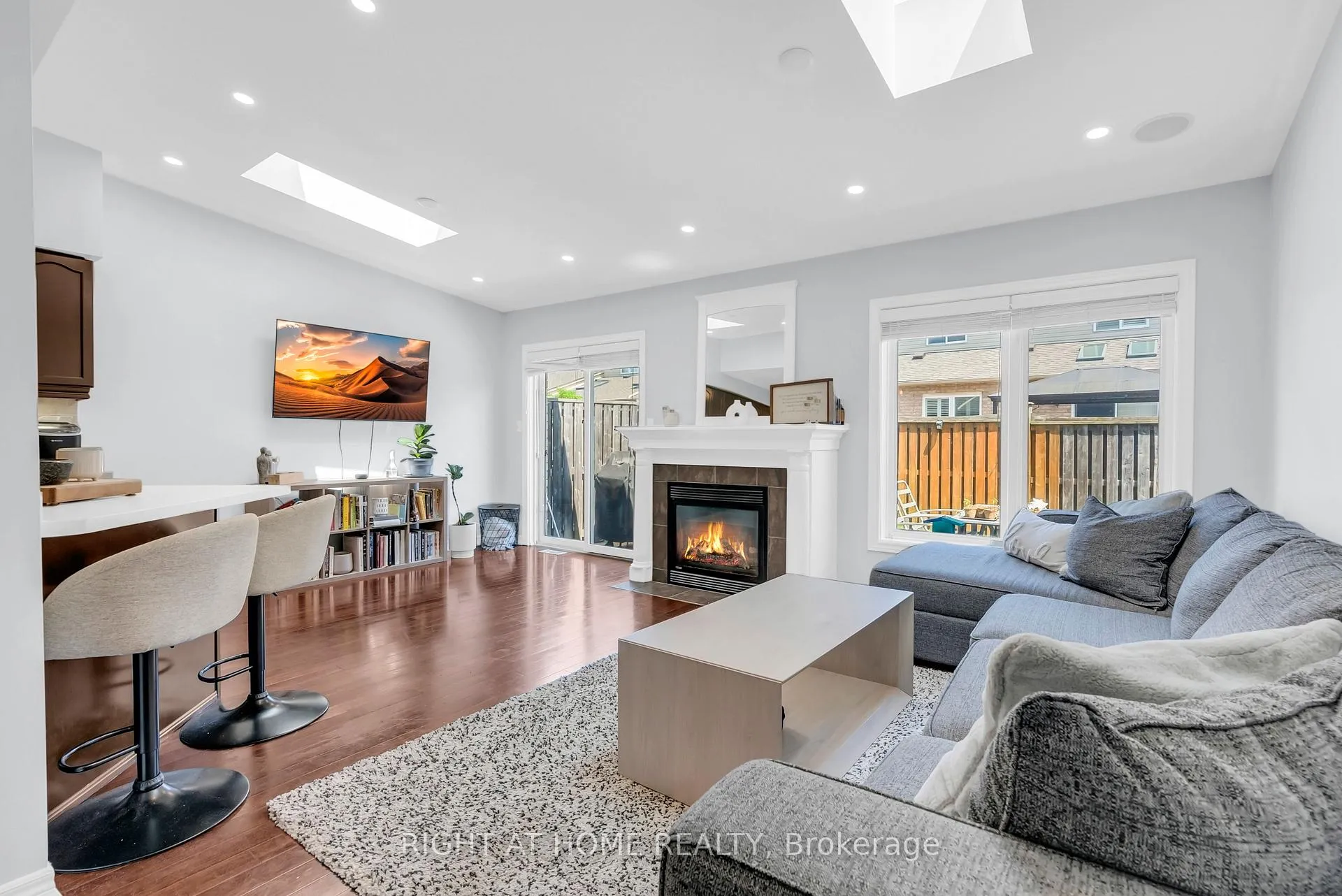 Photo 8 of 9 Periwinkle Drive, Hamilton, Stoney Creek — HOMEH