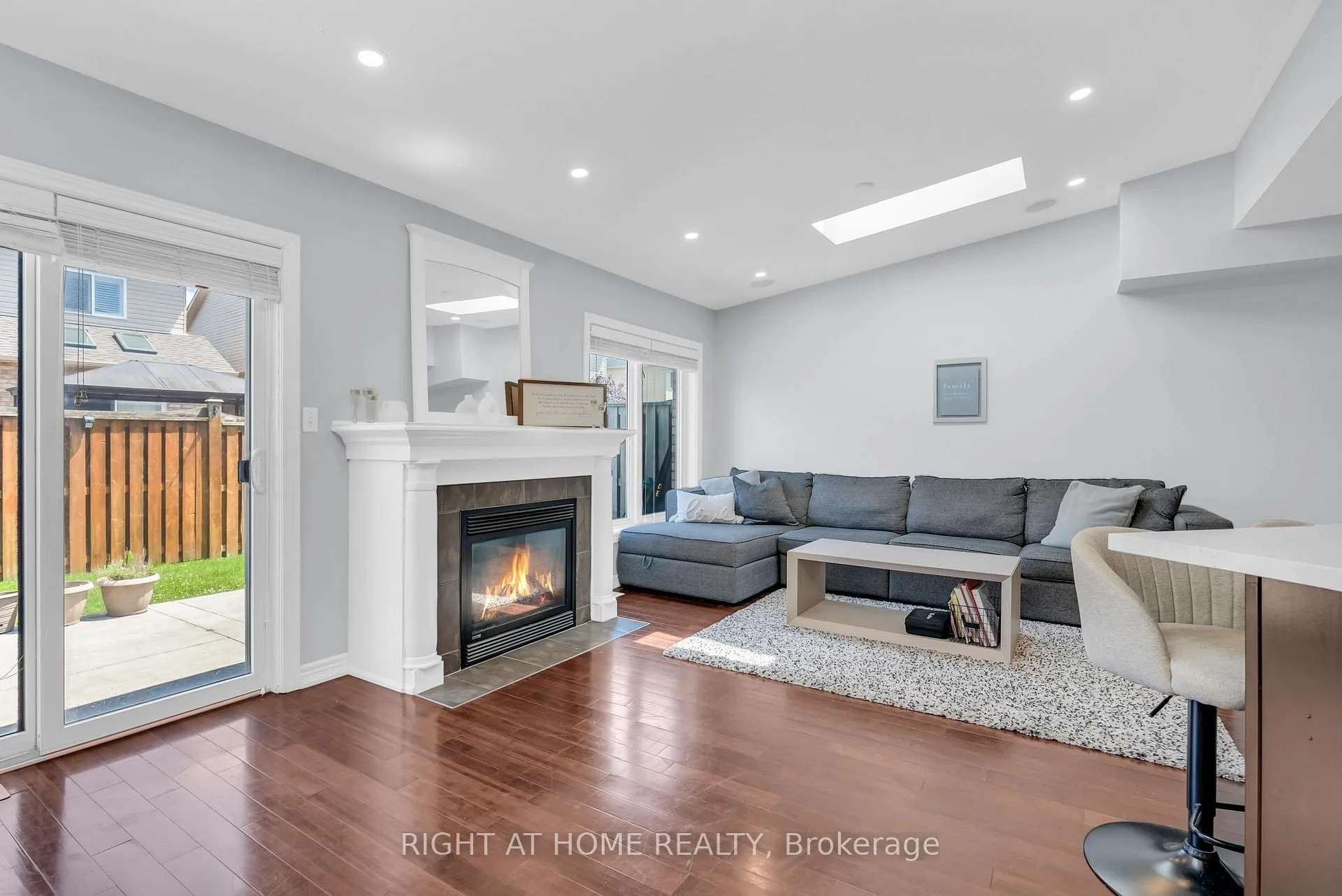Photo 10 of 9 Periwinkle Drive, Hamilton, Stoney Creek — HOMEH