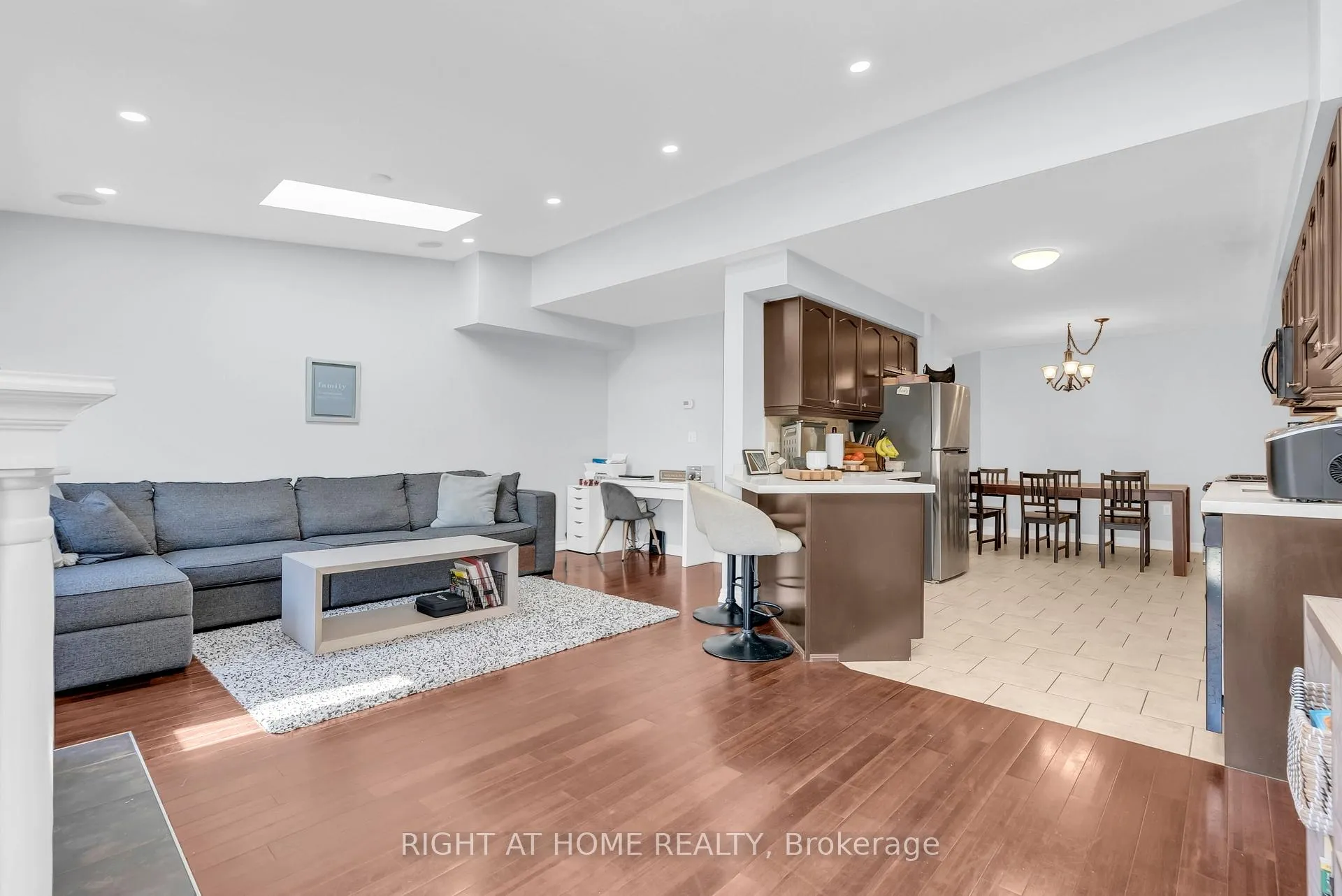 Photo 13 of 9 Periwinkle Drive, Hamilton, Stoney Creek — HOMEH