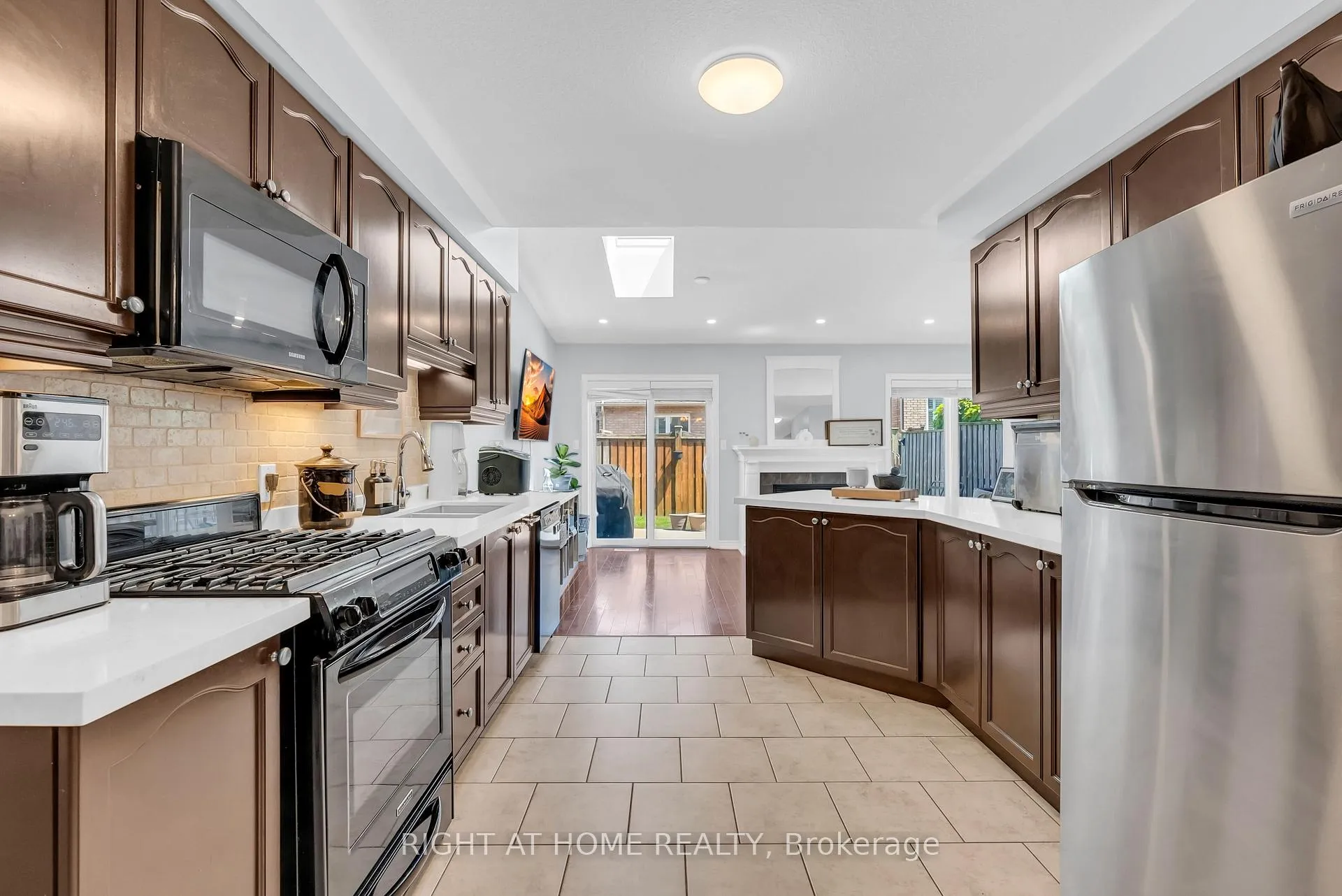 Photo 16 of 9 Periwinkle Drive, Hamilton, Stoney Creek — HOMEH