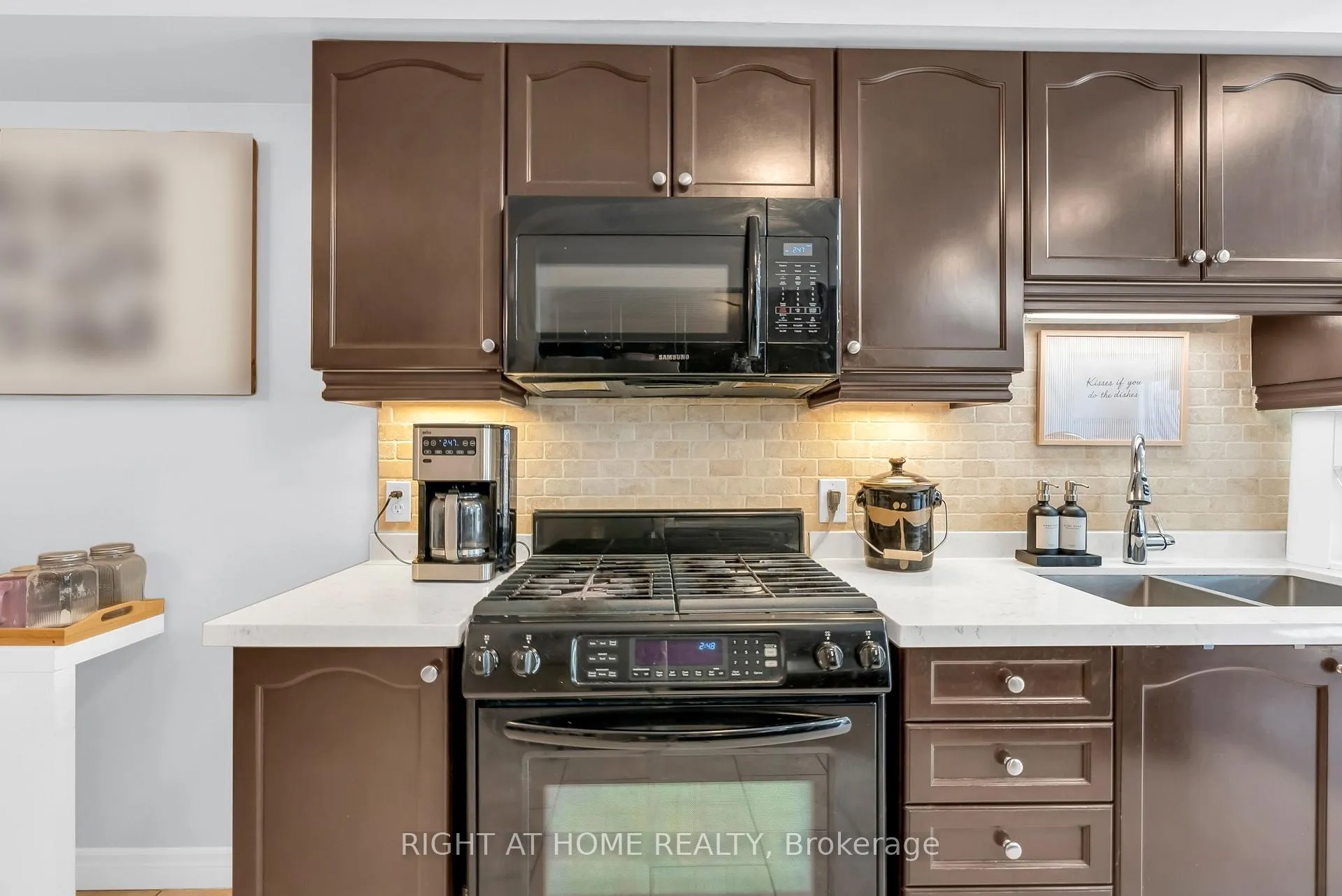 Photo 18 of 9 Periwinkle Drive, Hamilton, Stoney Creek — HOMEH
