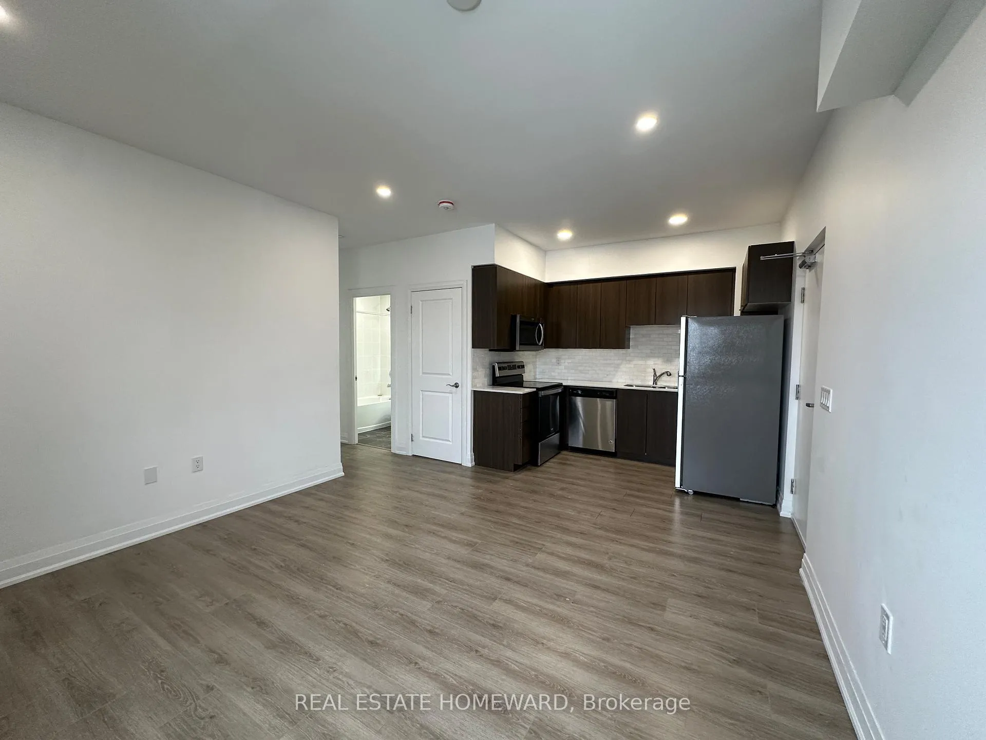 Photo 6 of Unit C103, 5299 Highway 7, Vaughan, Vaughan Grove — HOMEH