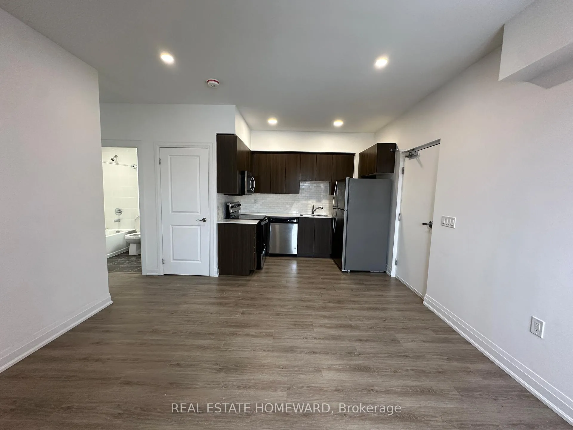 Photo 7 of Unit C103, 5299 Highway 7, Vaughan, Vaughan Grove — HOMEH