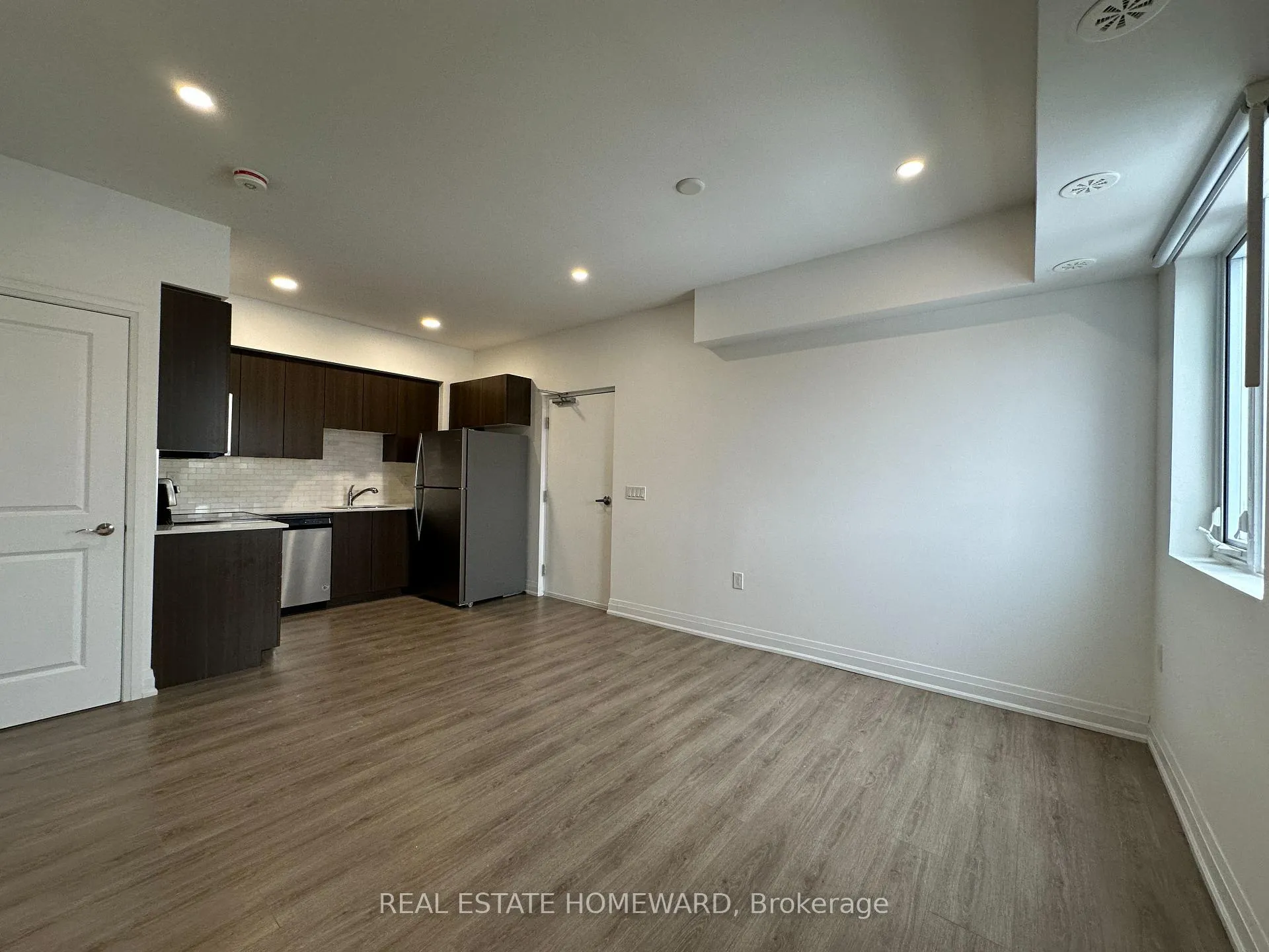 Photo 8 of Unit C103, 5299 Highway 7, Vaughan, Vaughan Grove — HOMEH