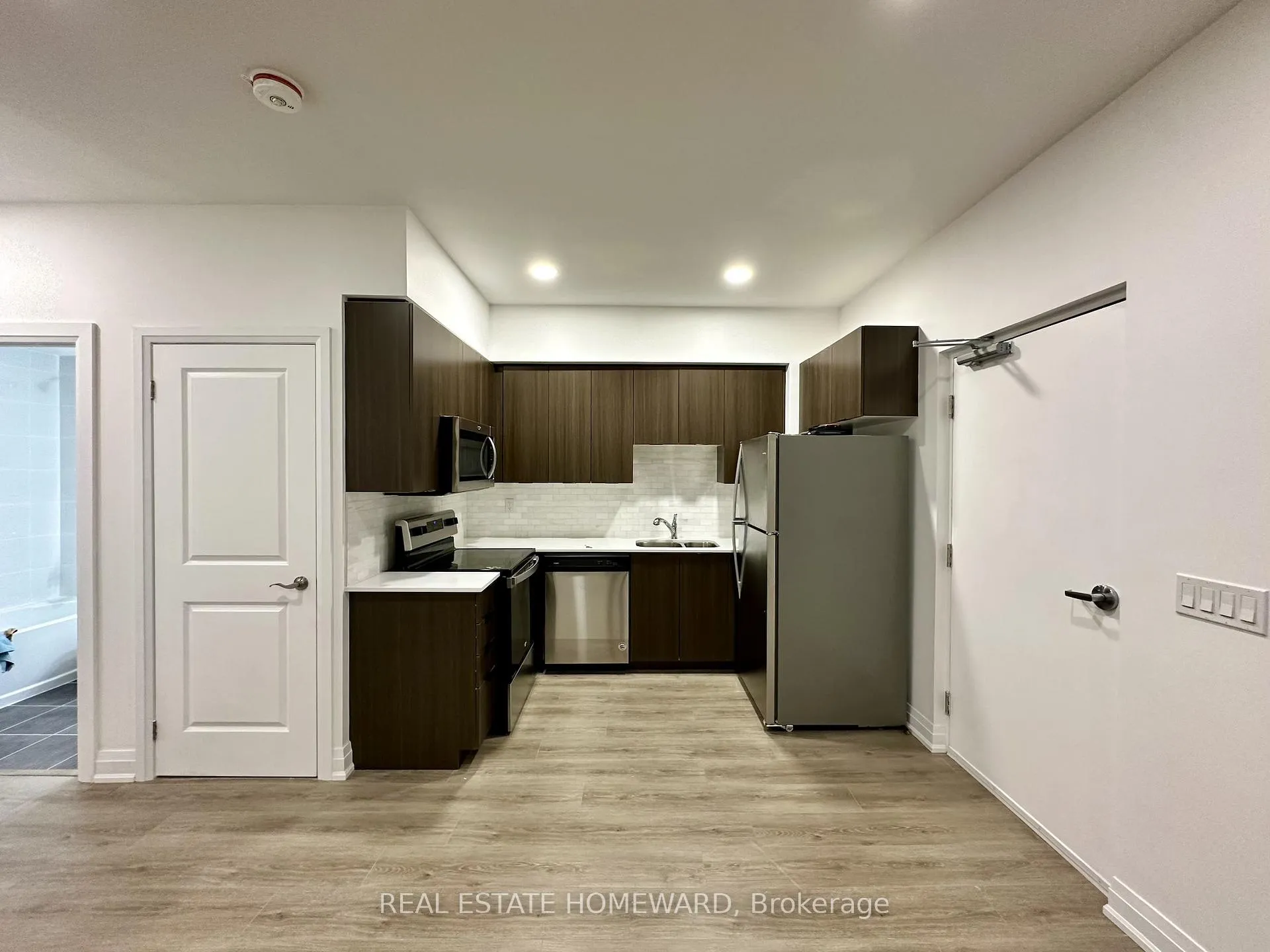 Photo 9 of Unit C103, 5299 Highway 7, Vaughan, Vaughan Grove — HOMEH