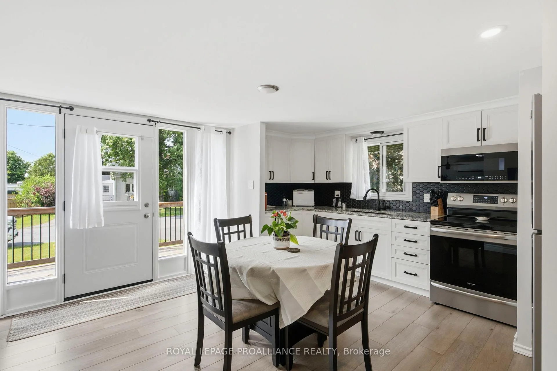 Photo 2 of 209 Helen Street S, Edwardsburgh/Cardinal, Town of Cardinal — HOMEH