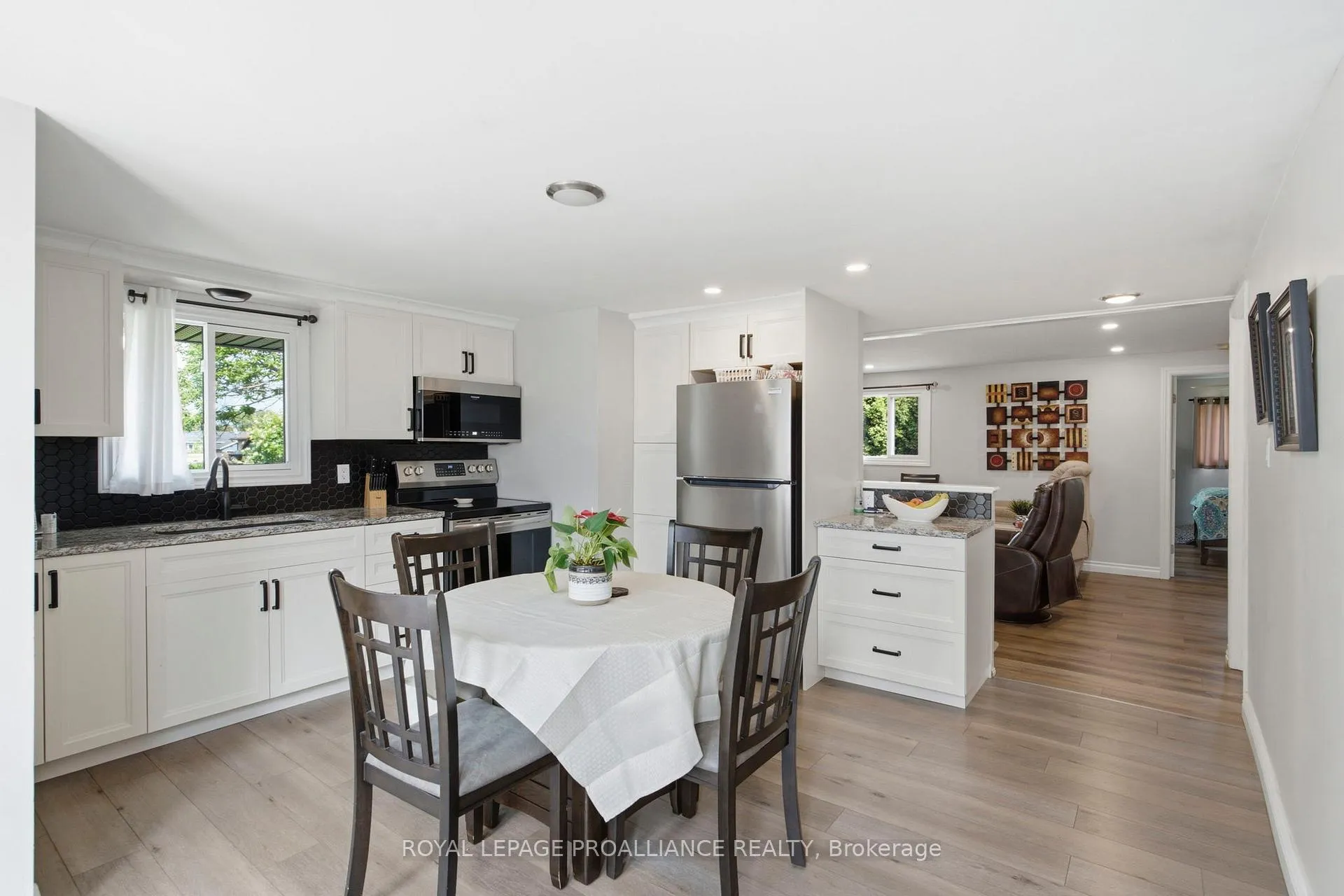 Photo 3 of 209 Helen Street S, Edwardsburgh/Cardinal, Town of Cardinal — HOMEH