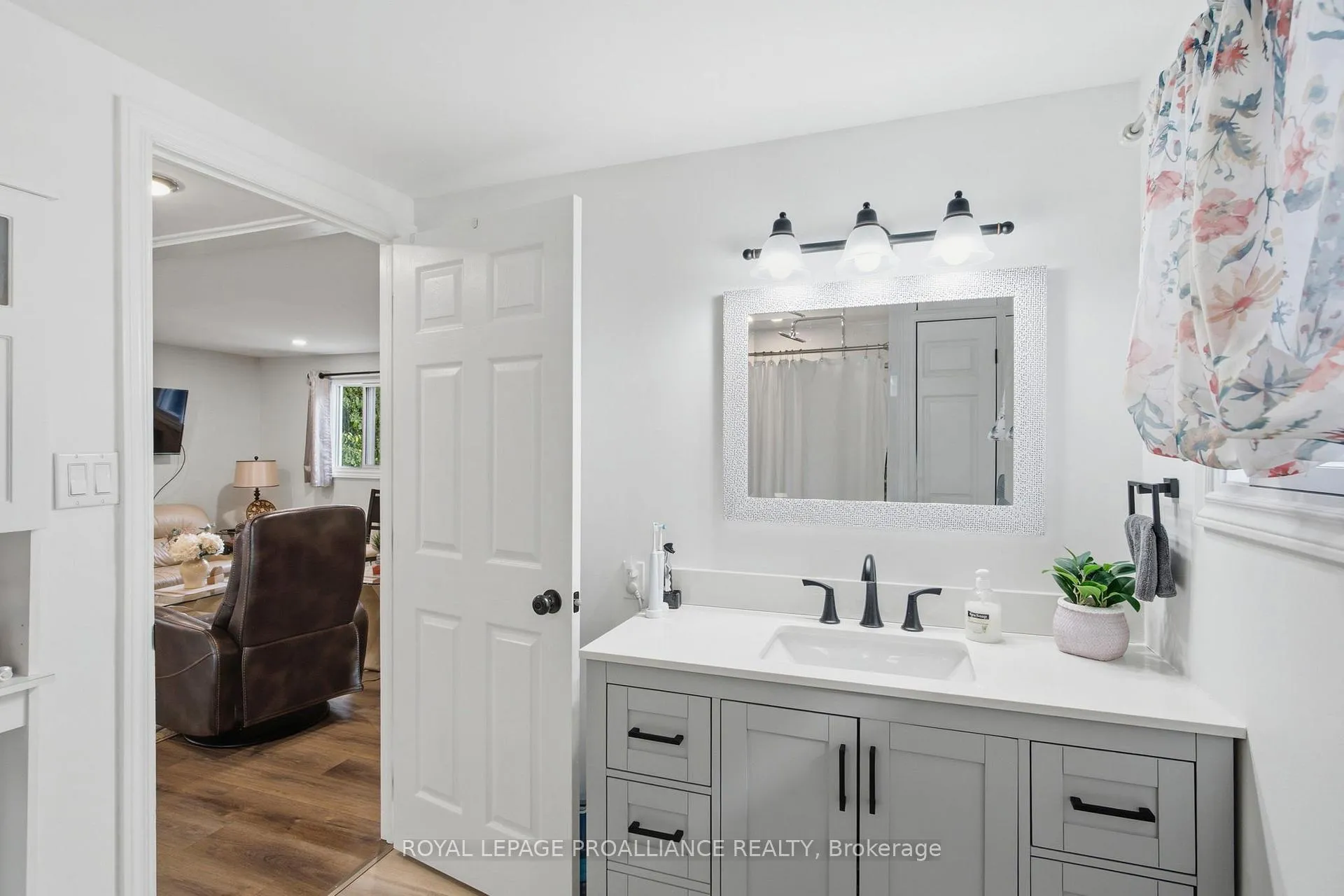 Photo 15 of 209 Helen Street S, Edwardsburgh/Cardinal, Town of Cardinal — HOMEH