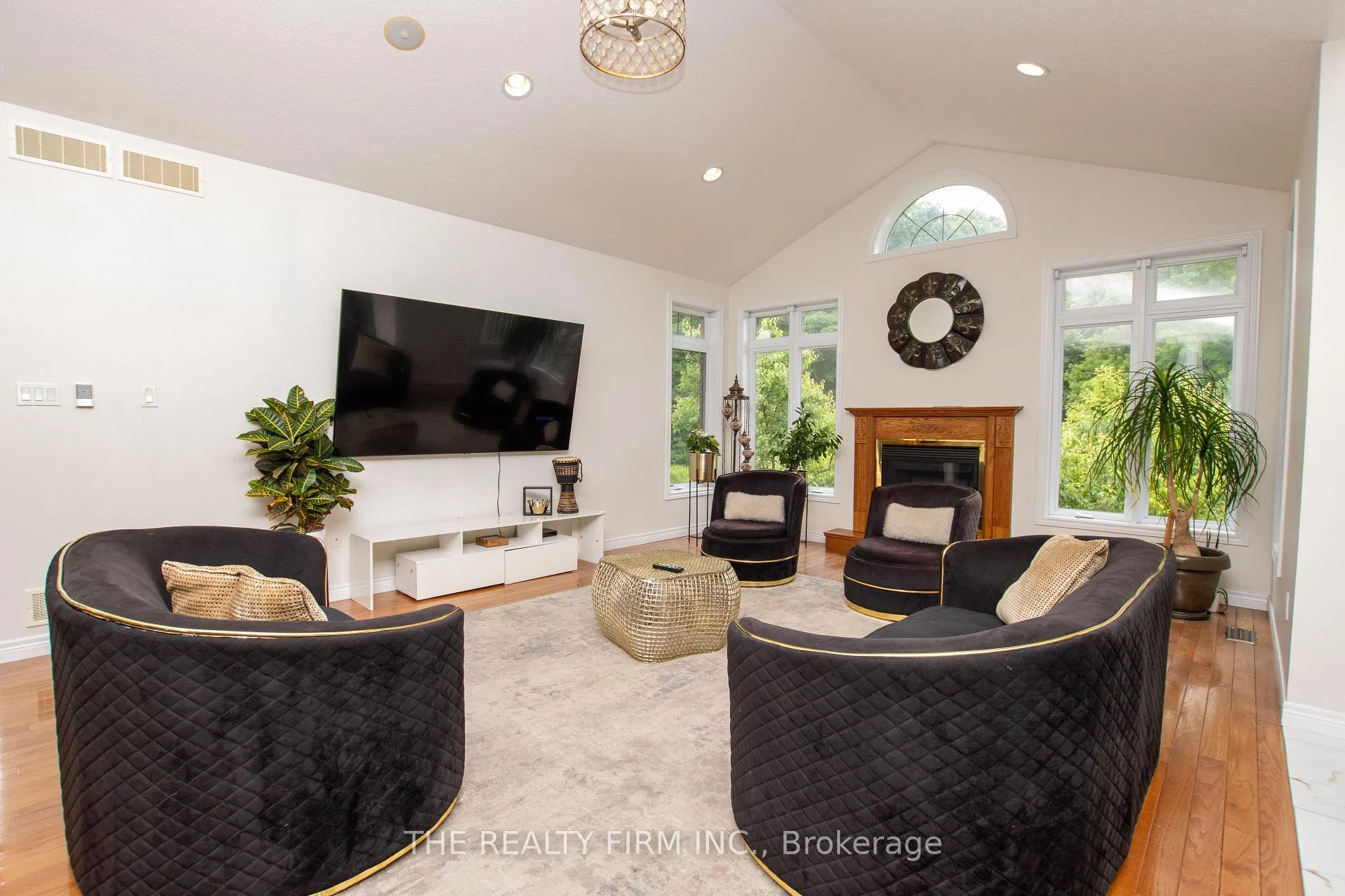 Photo 6 of 24677 Pioneer Line, West Elgin, West Lorne — HOMEH