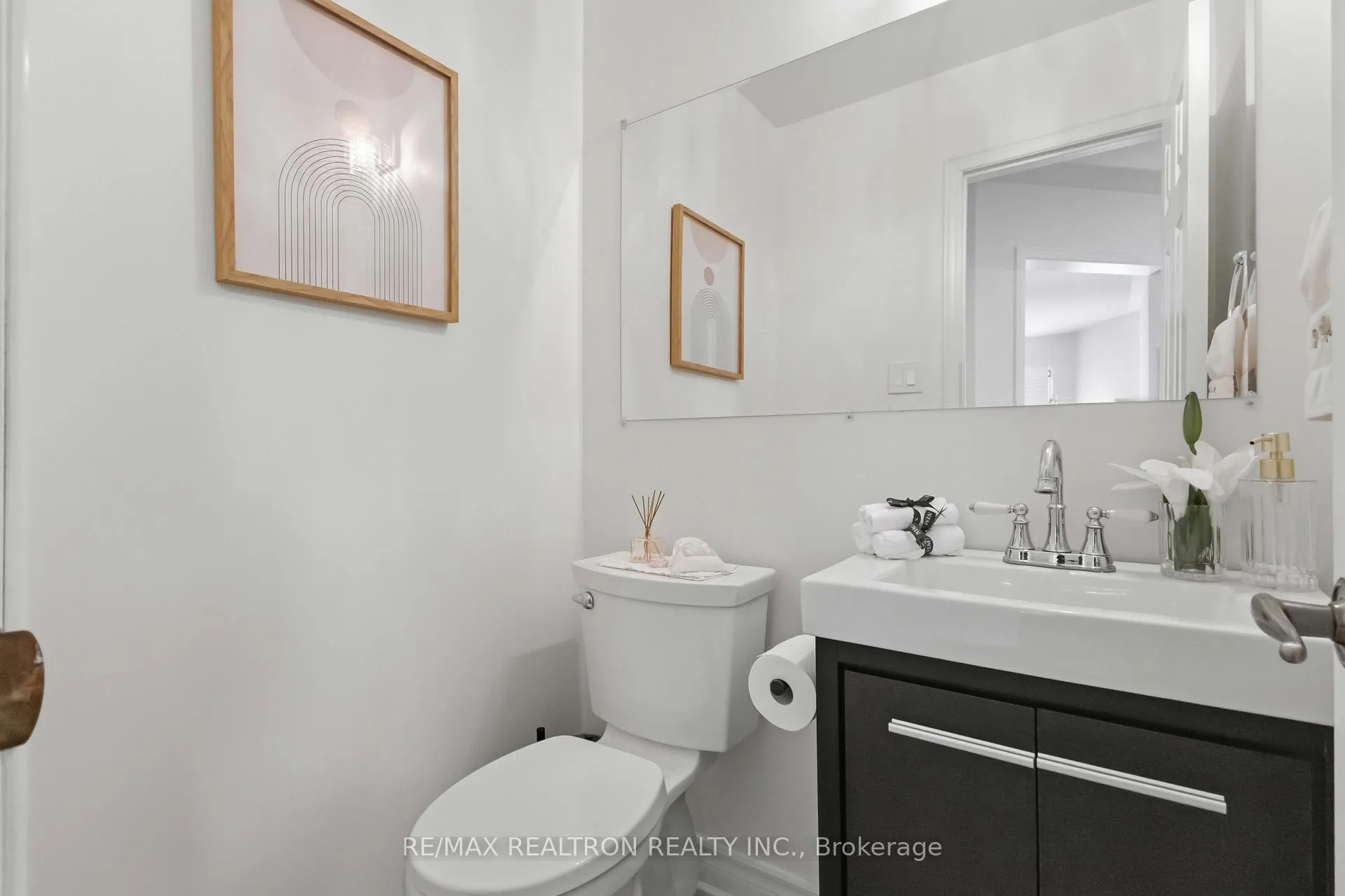 Photo 19 of 857 Hollander Road, Newmarket, Gorham-College Manor — HOMEH