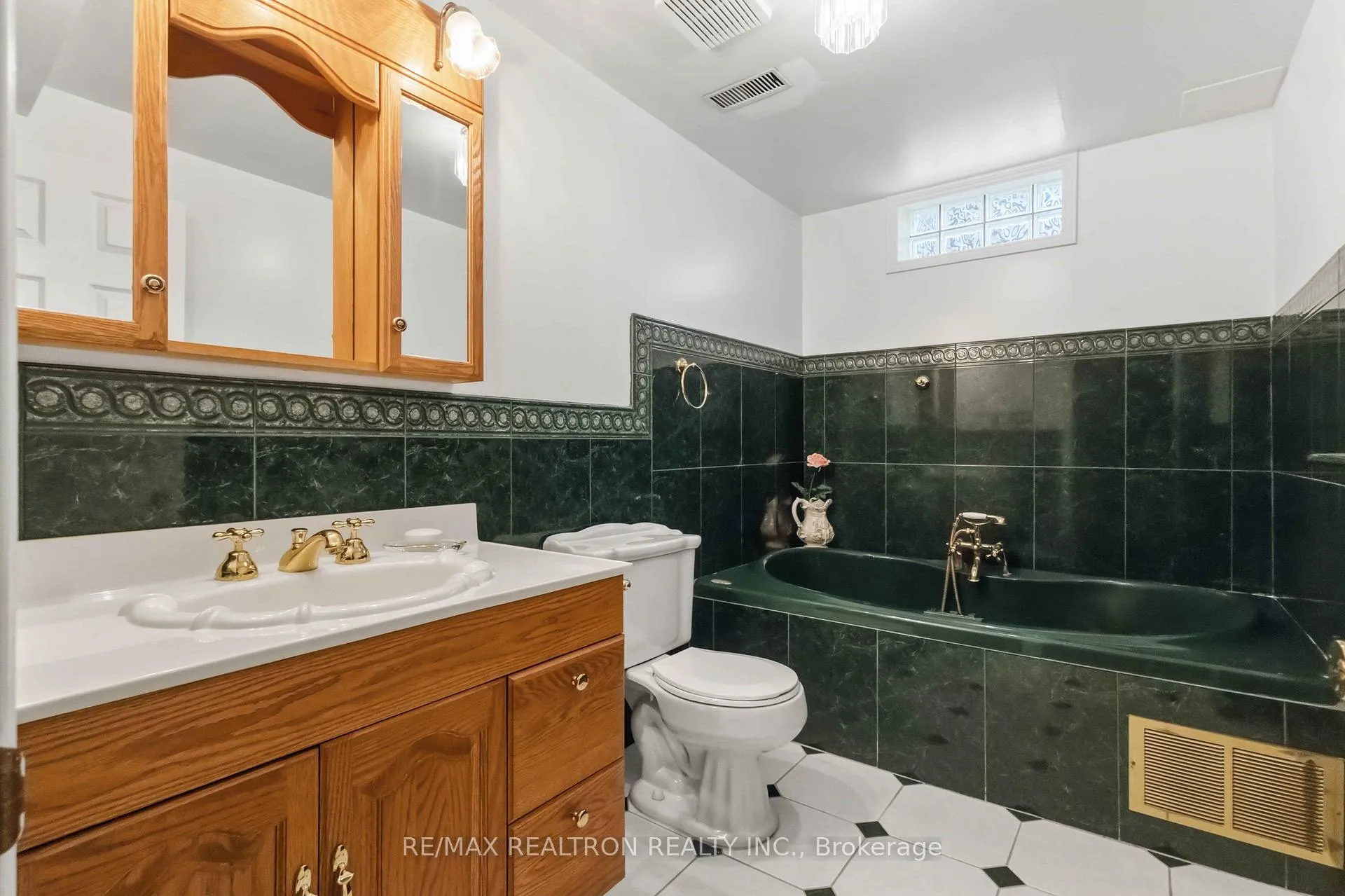 Photo 34 of 857 Hollander Road, Newmarket, Gorham-College Manor — HOMEH