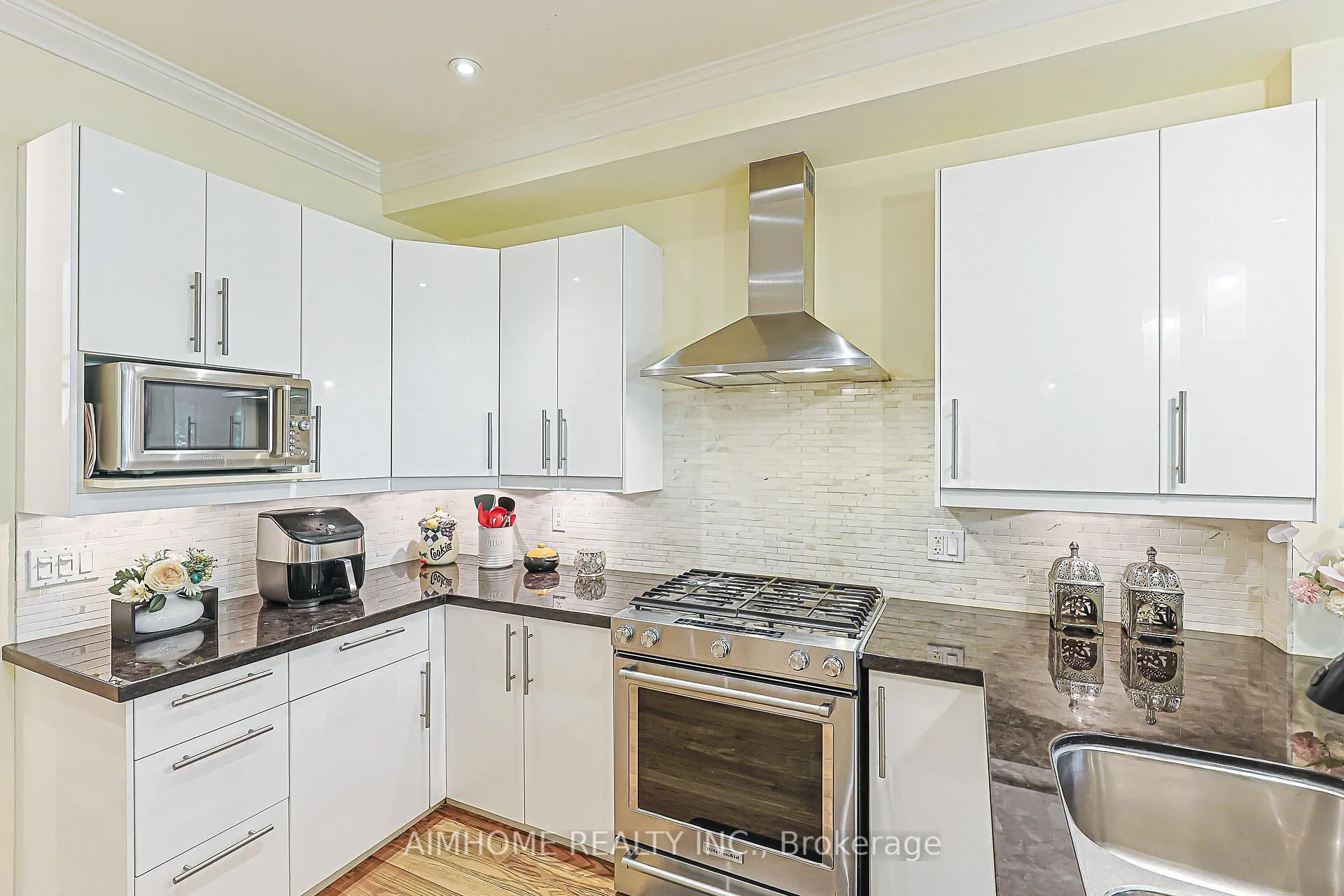 Photo 9 of 386 Jones Avenue W, Toronto, Blake-Jones — HOMEH