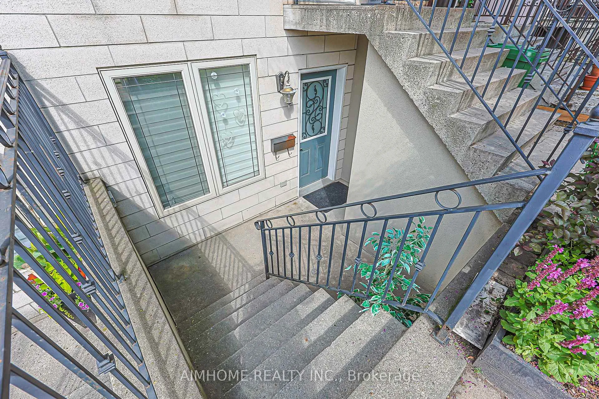 Photo 30 of 386 Jones Avenue W, Toronto, Blake-Jones — HOMEH