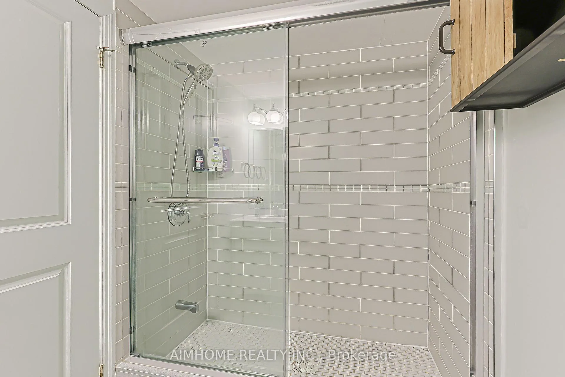 Photo 40 of 386 Jones Avenue W, Toronto, Blake-Jones — HOMEH