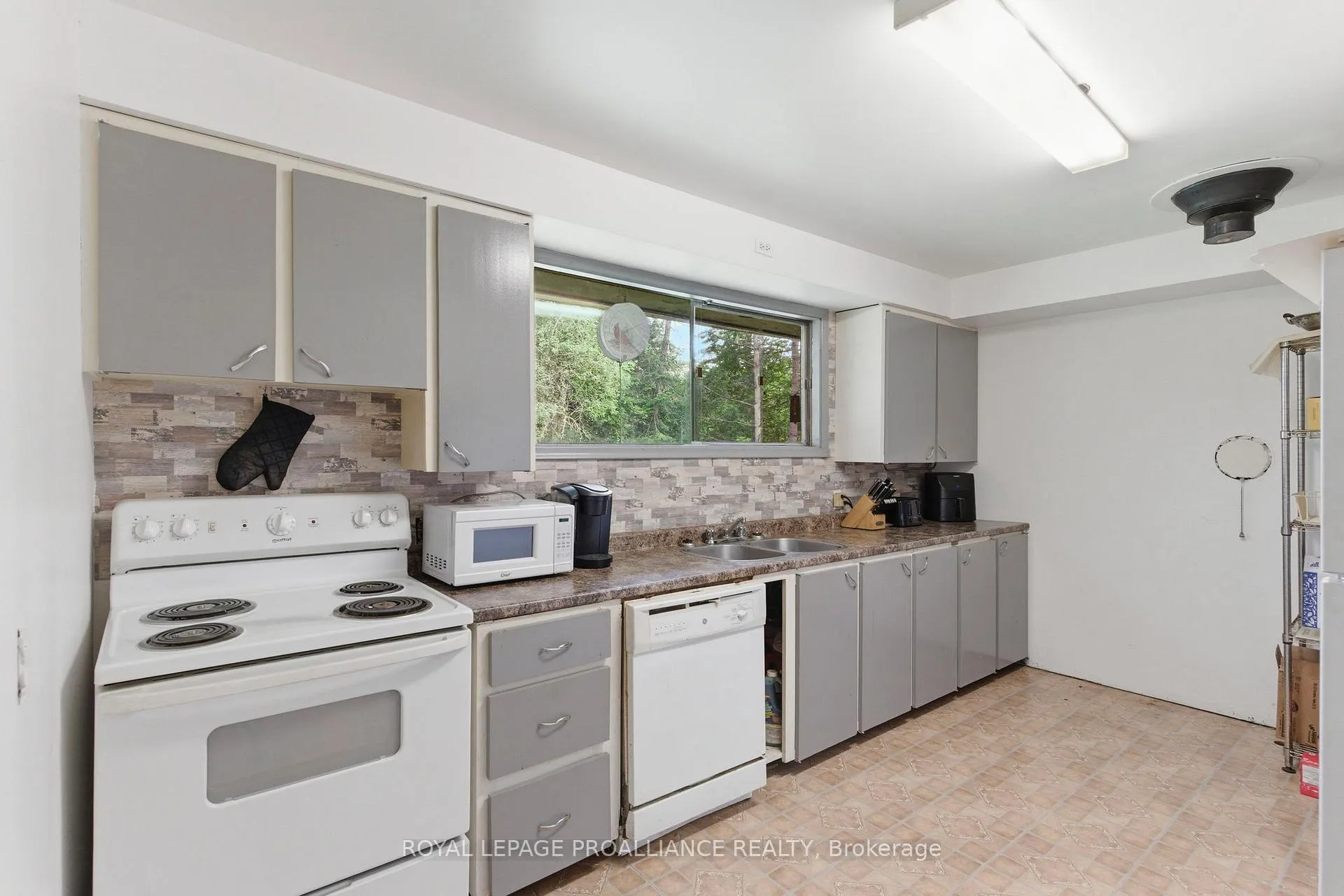 Photo 8 of 29 Bayview Lane, Smiths Falls, Smiths Falls — HOMEH