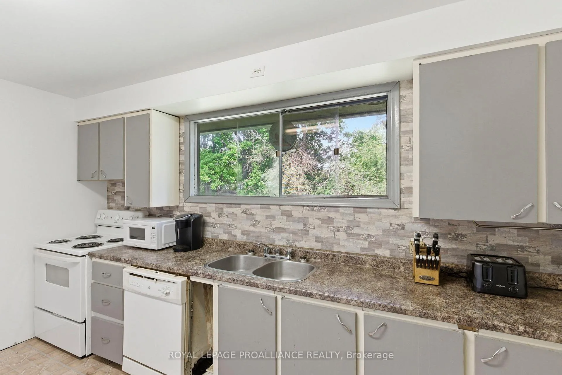 Photo 9 of 29 Bayview Lane, Smiths Falls, Smiths Falls — HOMEH