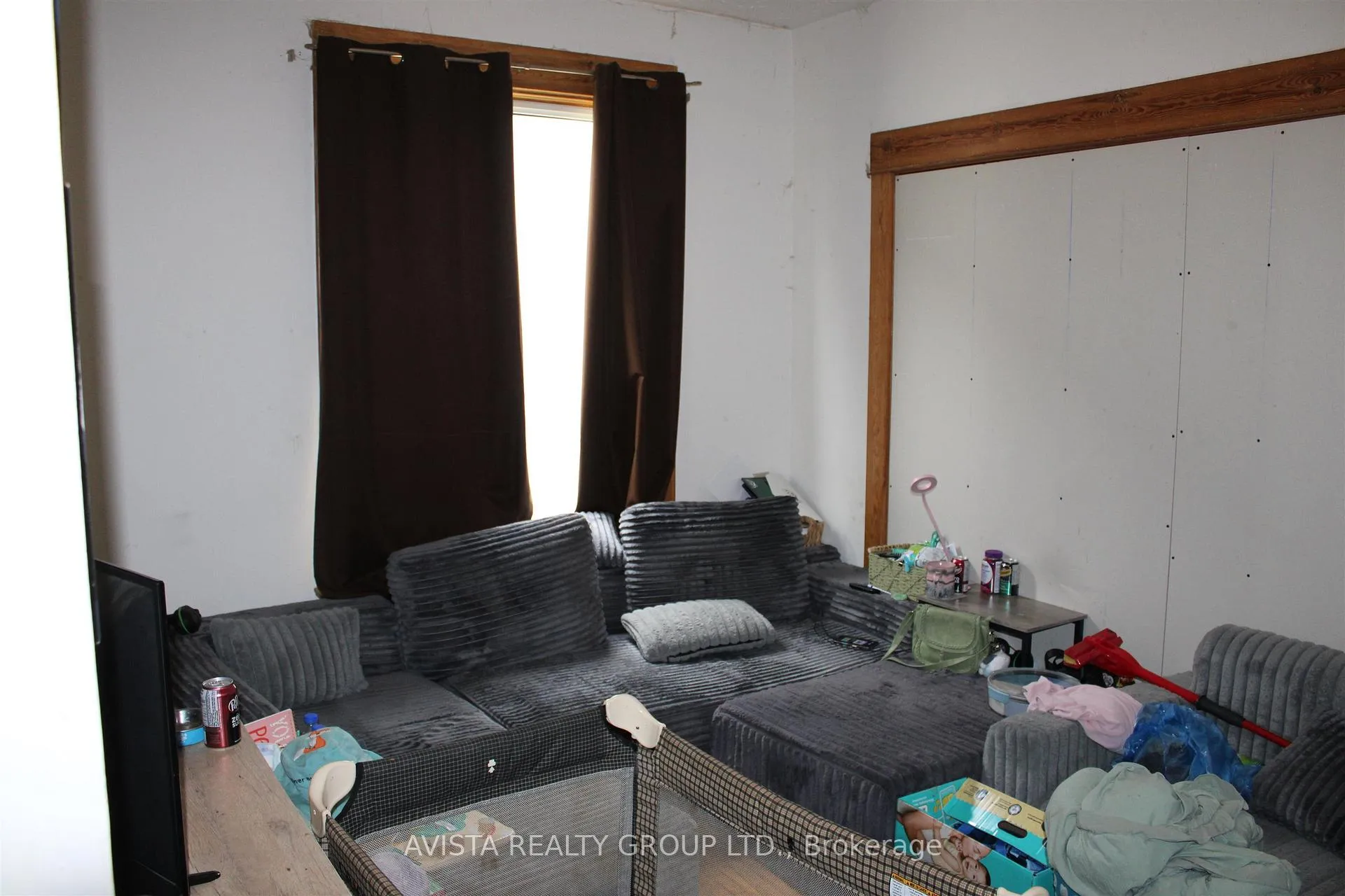 Photo 3 of 221 Francis St W, Thunder Bay, Westfort — HOMEH