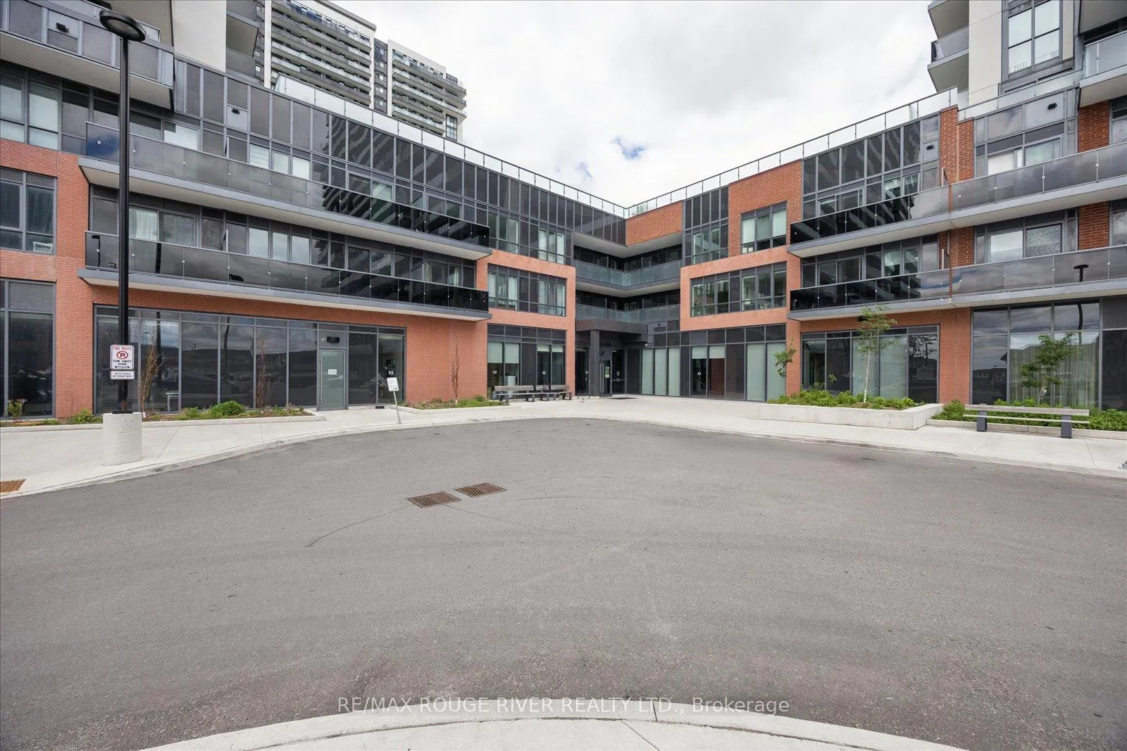 Photo 2 of Unit 728, 2545 Simcoe Street N, Oshawa, Windfields — HOMEH
