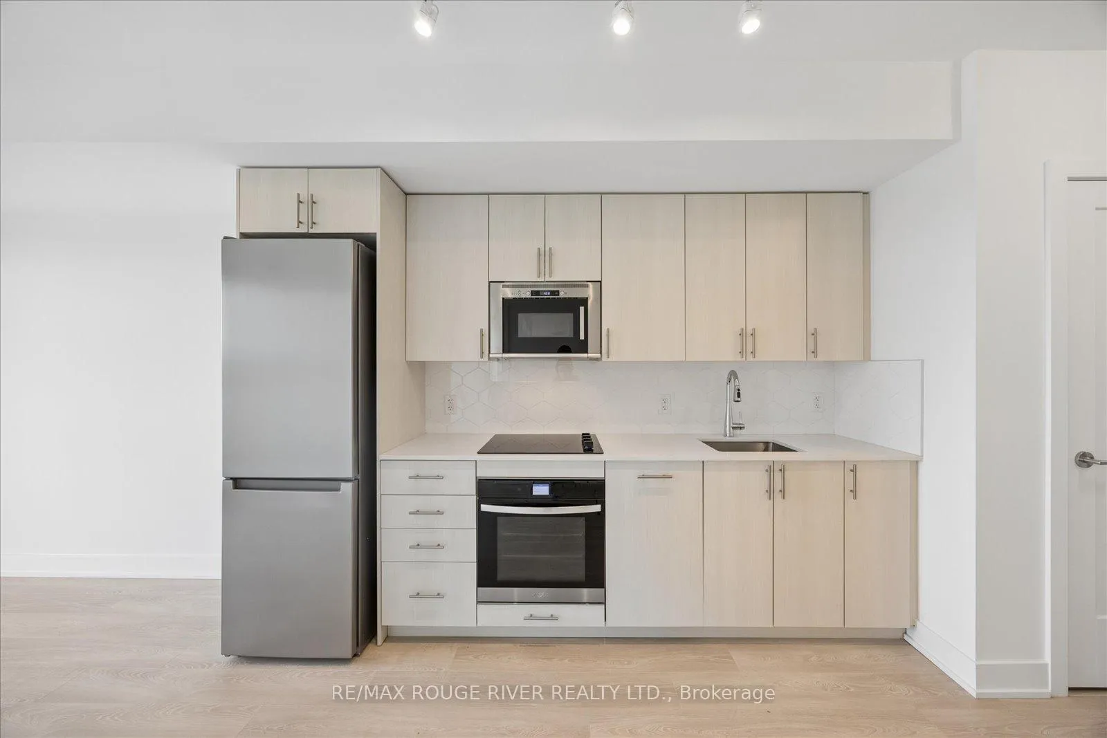 Photo 7 of Unit 728, 2545 Simcoe Street N, Oshawa, Windfields — HOMEH