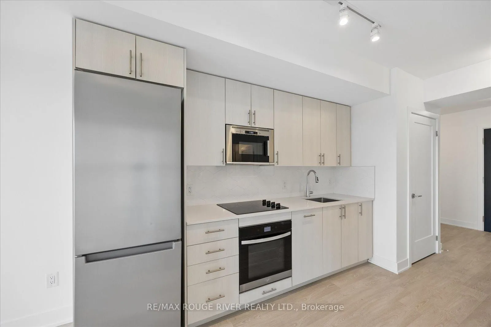 Photo 8 of Unit 728, 2545 Simcoe Street N, Oshawa, Windfields — HOMEH