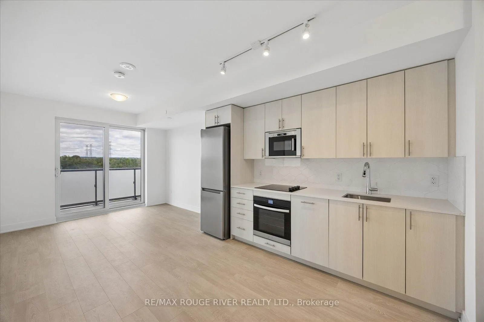 Photo 10 of Unit 728, 2545 Simcoe Street N, Oshawa, Windfields — HOMEH