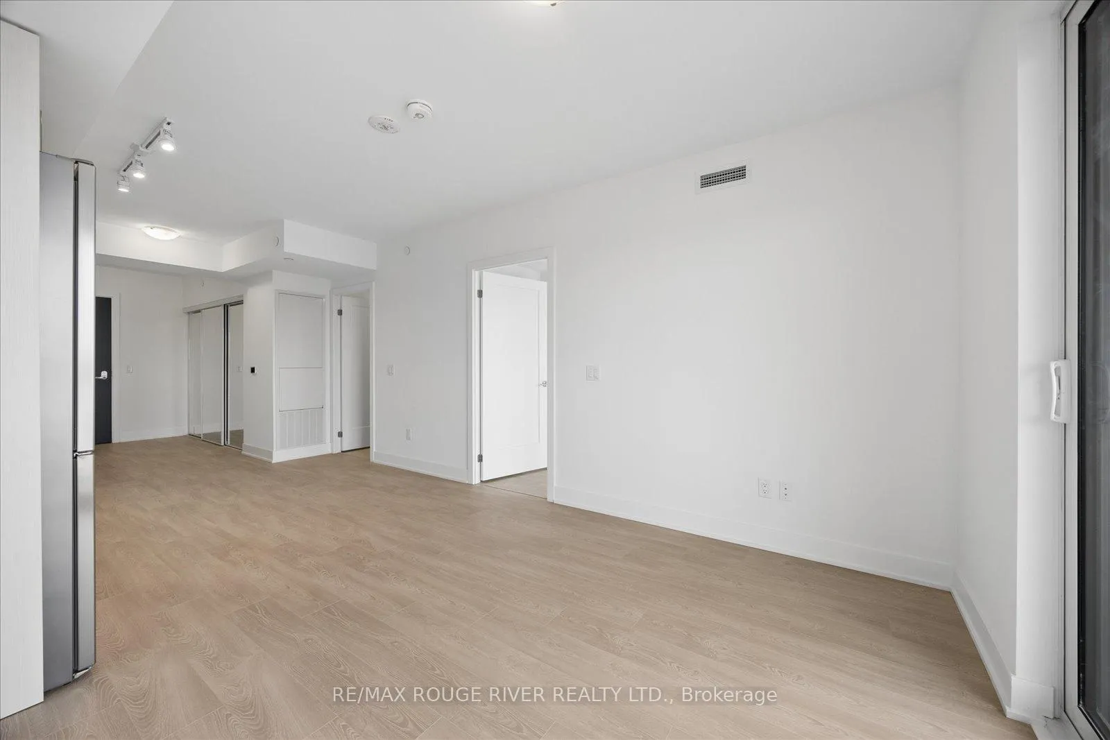 Photo 12 of Unit 728, 2545 Simcoe Street N, Oshawa, Windfields — HOMEH