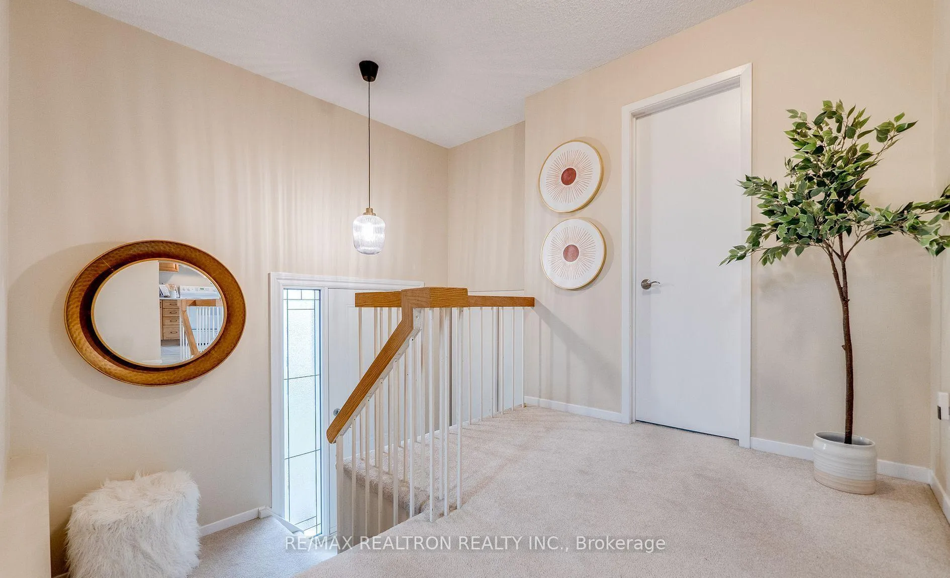 Photo 3 of 122 Rutledge Avenue, Newmarket, Huron Heights-Leslie Valley — HOMEH
