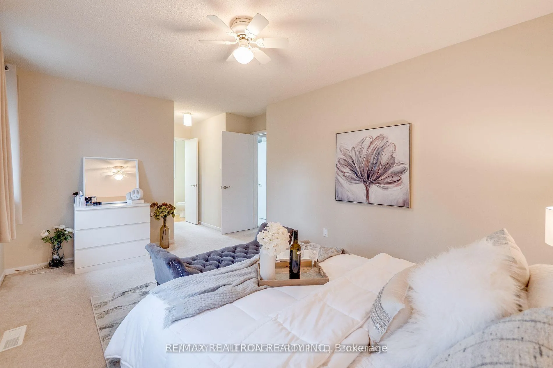 Photo 7 of 122 Rutledge Avenue, Newmarket, Huron Heights-Leslie Valley — HOMEH