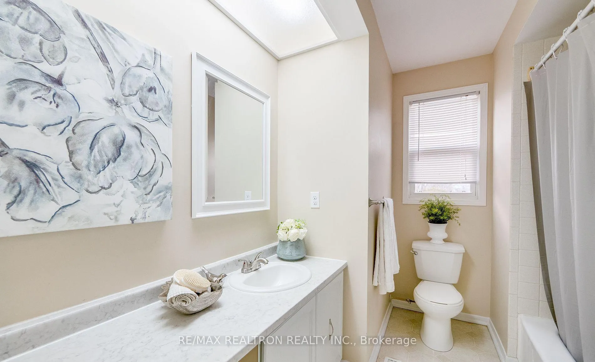 Photo 10 of 122 Rutledge Avenue, Newmarket, Huron Heights-Leslie Valley — HOMEH