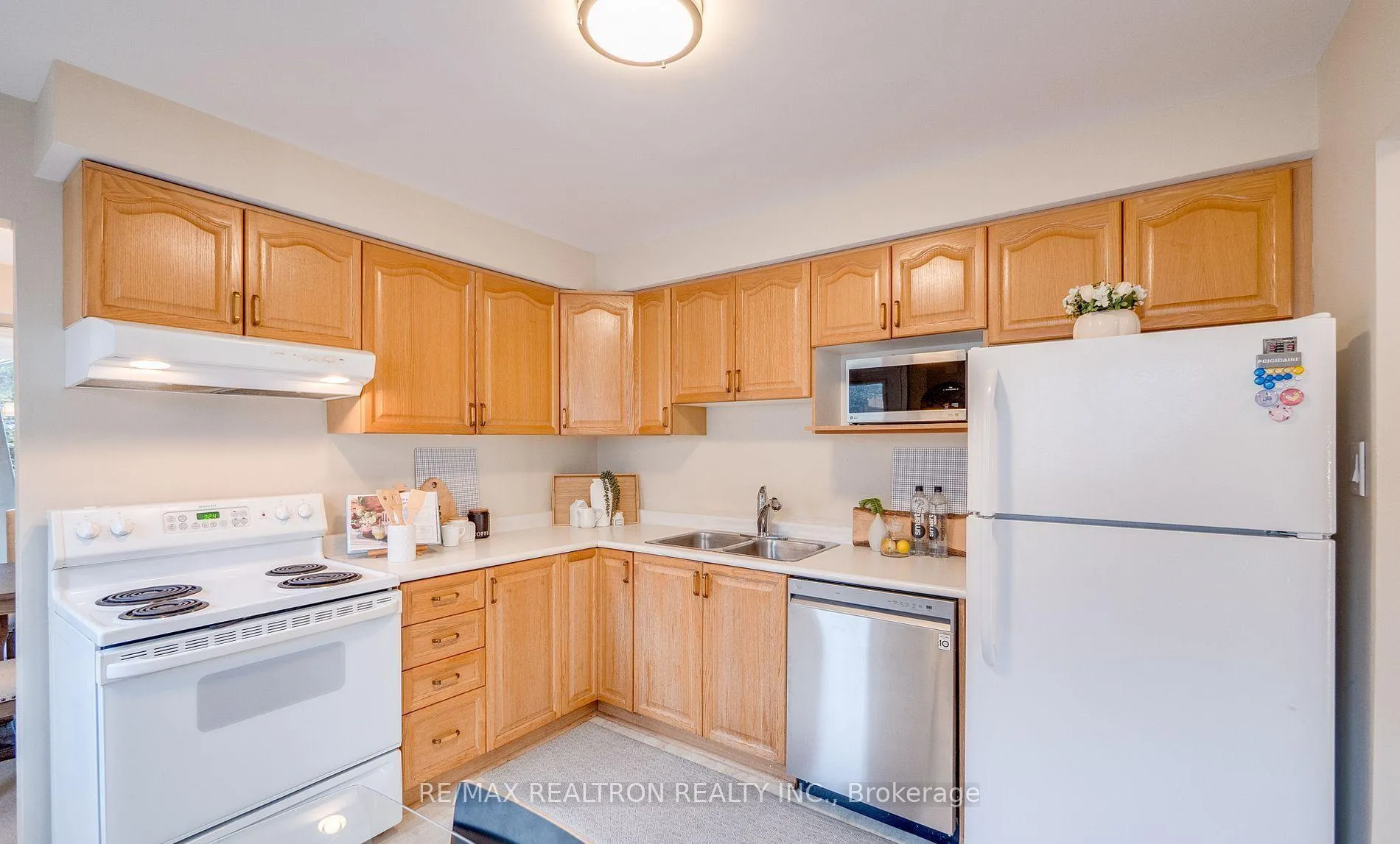 Photo 20 of 122 Rutledge Avenue, Newmarket, Huron Heights-Leslie Valley — HOMEH