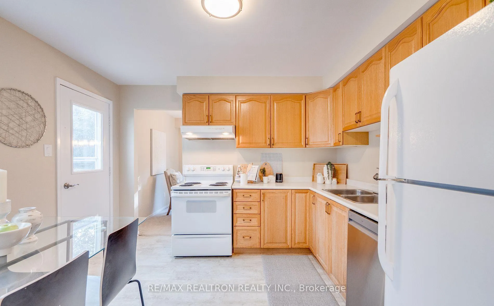 Photo 21 of 122 Rutledge Avenue, Newmarket, Huron Heights-Leslie Valley — HOMEH