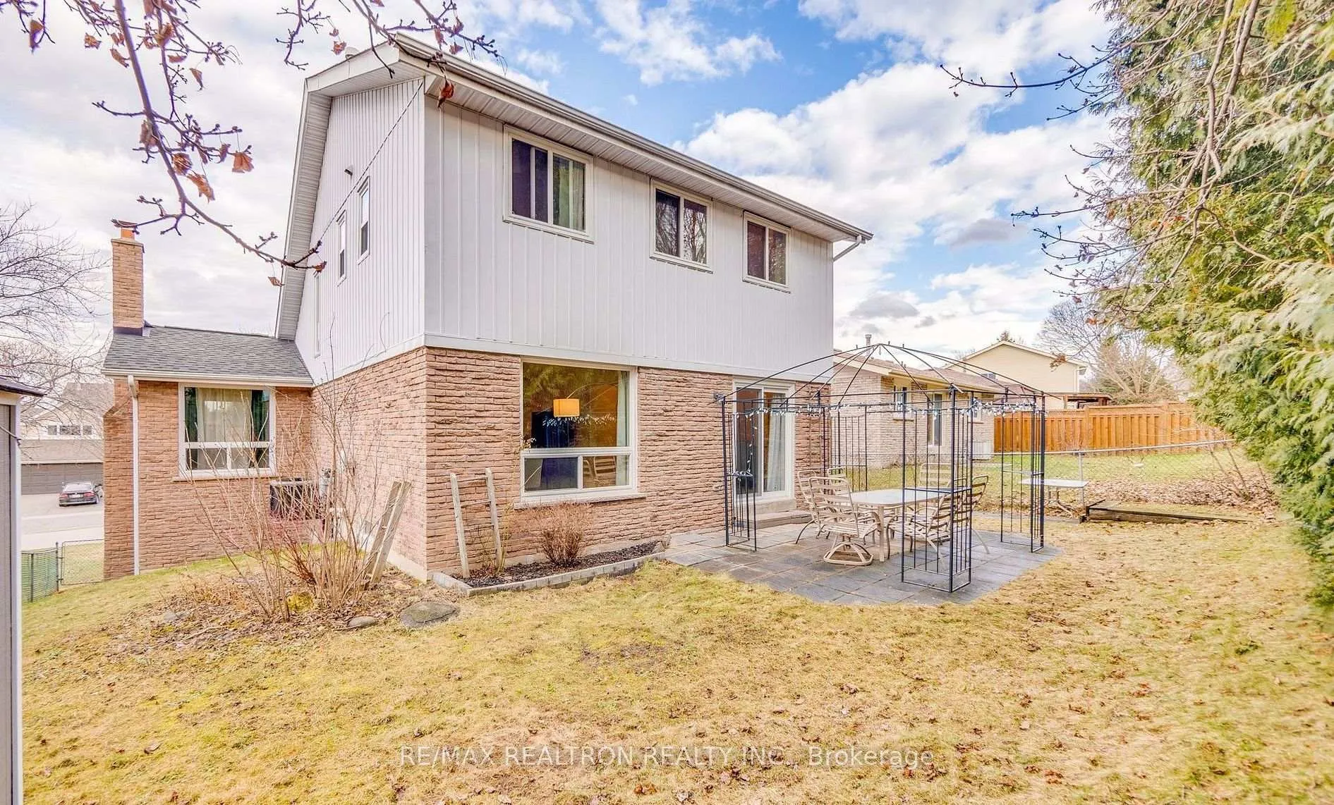 Photo 37 of 122 Rutledge Avenue, Newmarket, Huron Heights-Leslie Valley — HOMEH