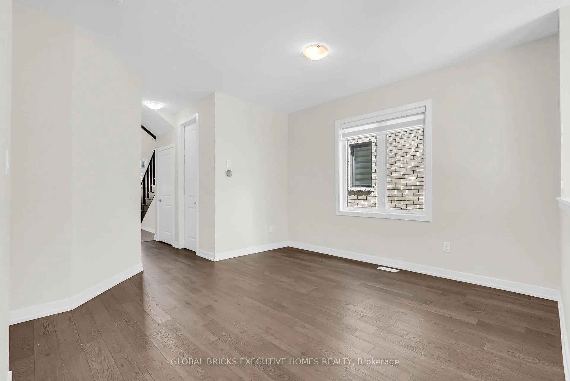 Photo 10 of 170 Lilac Circle, Haldimand — HOMEH