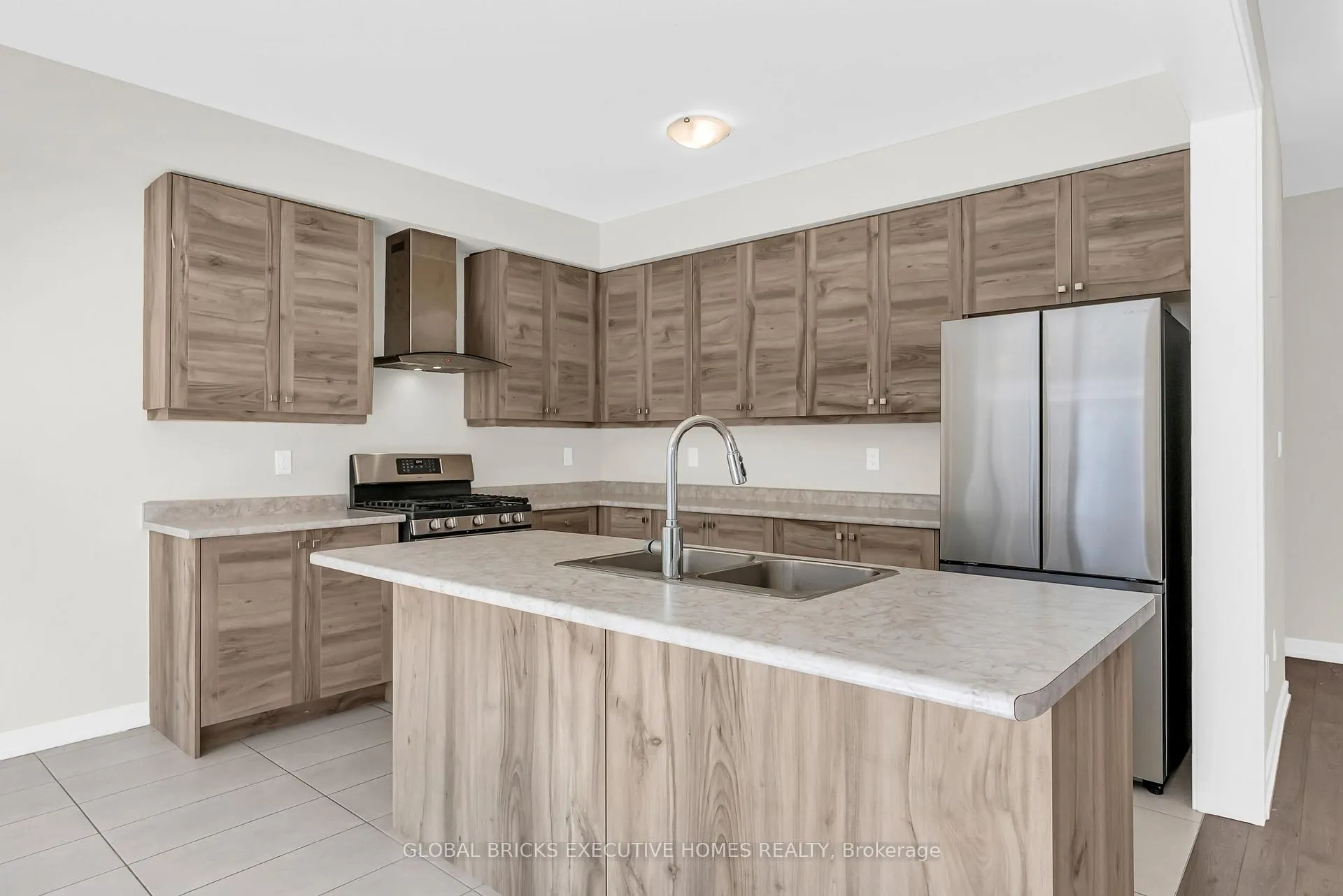 Photo 14 of 170 Lilac Circle, Haldimand — HOMEH