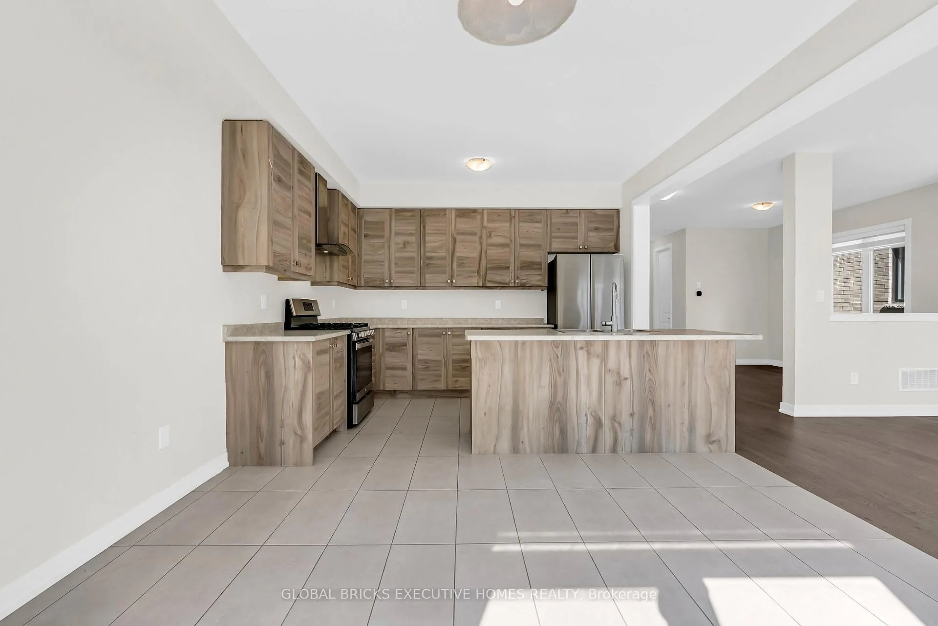 Photo 15 of 170 Lilac Circle, Haldimand — HOMEH