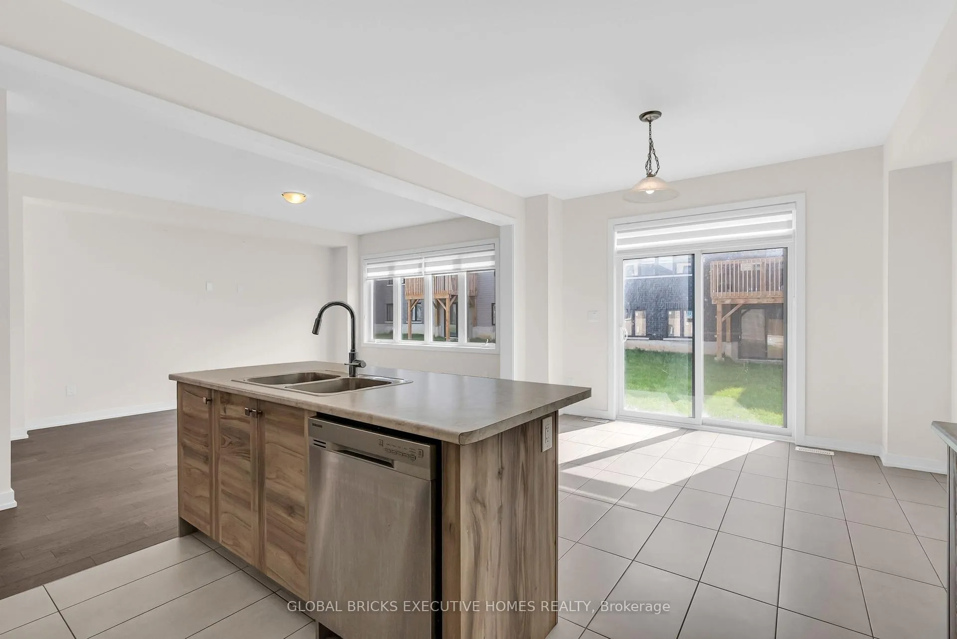 Photo 19 of 170 Lilac Circle, Haldimand — HOMEH