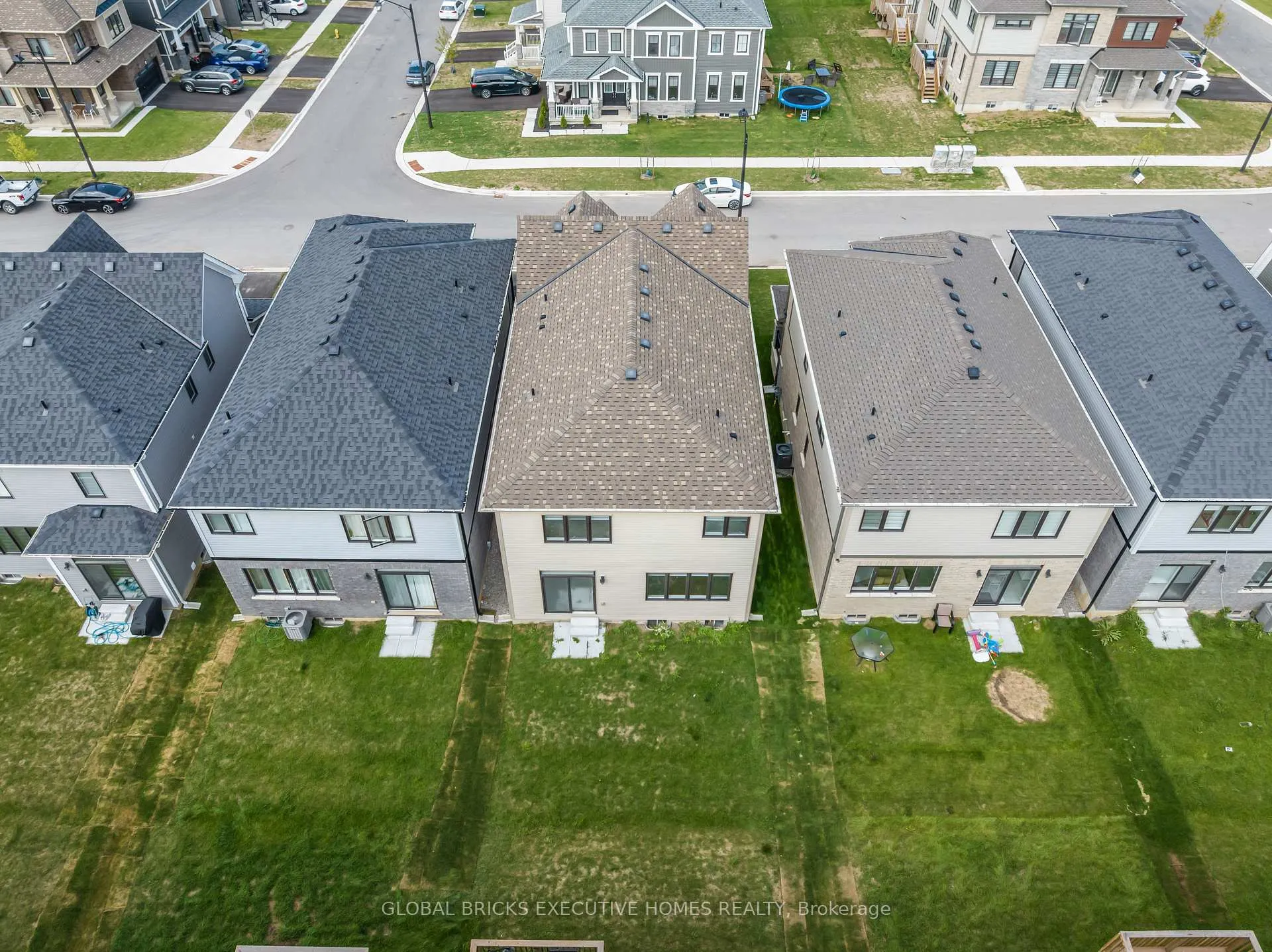 Photo 46 of 170 Lilac Circle, Haldimand — HOMEH