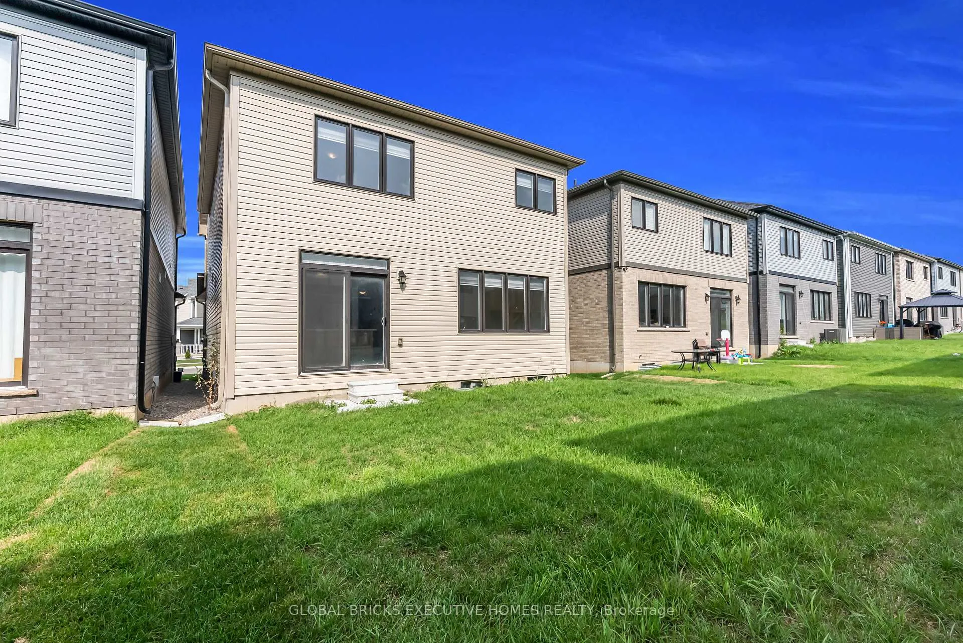 Photo 47 of 170 Lilac Circle, Haldimand — HOMEH