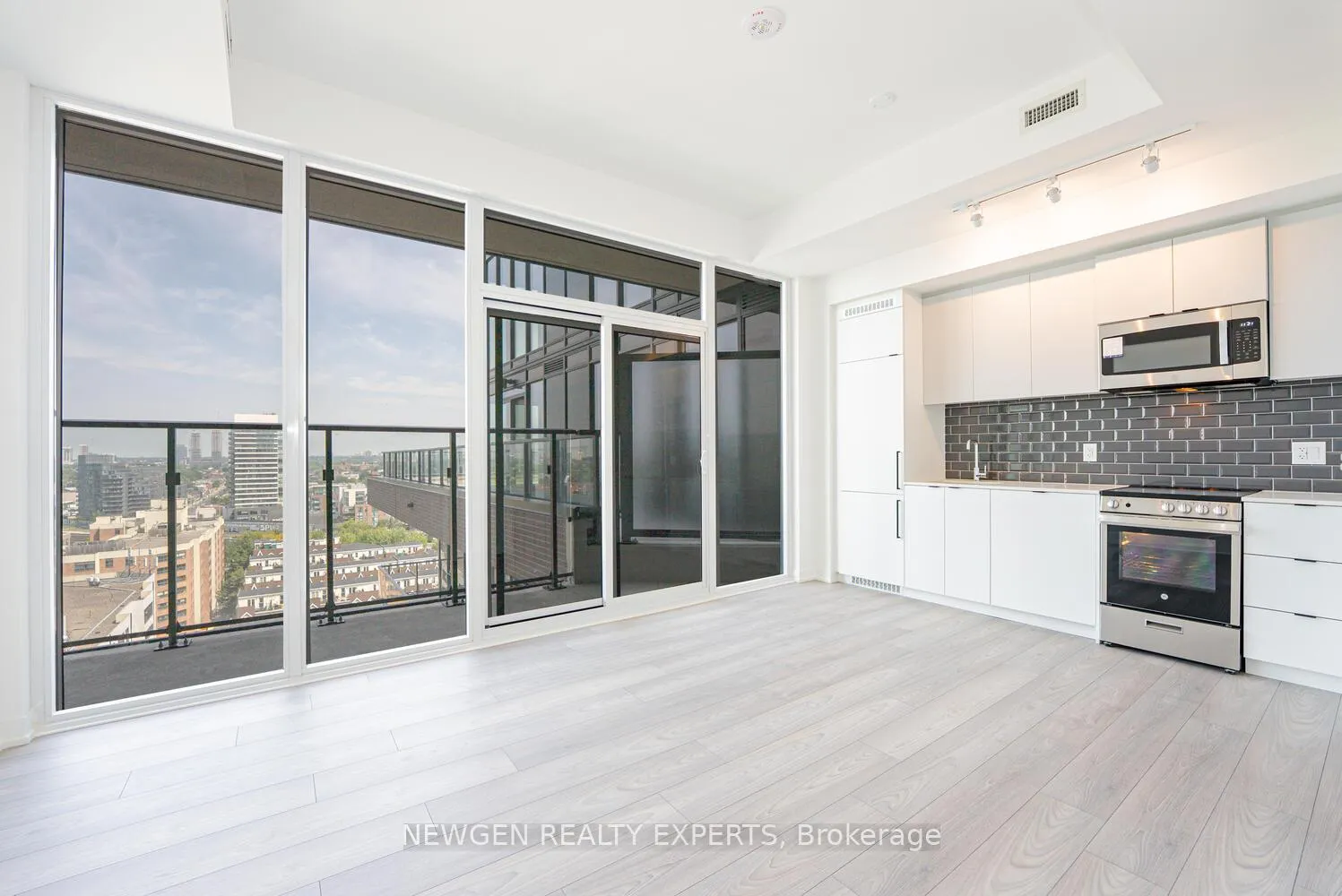 Photo 9 of Unit 1203, 285 Dufferin Street, Toronto, South Parkdale — HOMEH